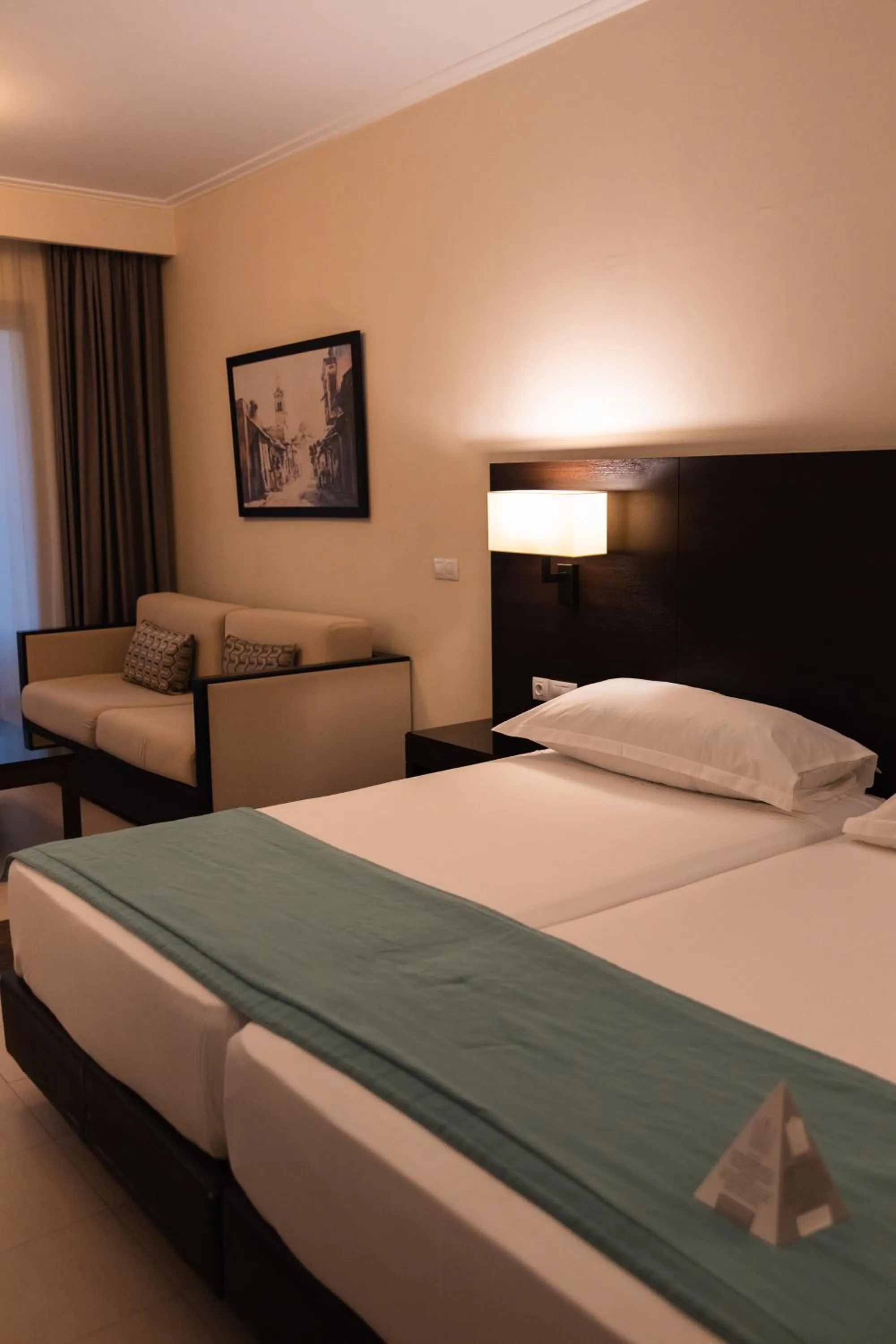 Bed in Concorde Green Park Palace