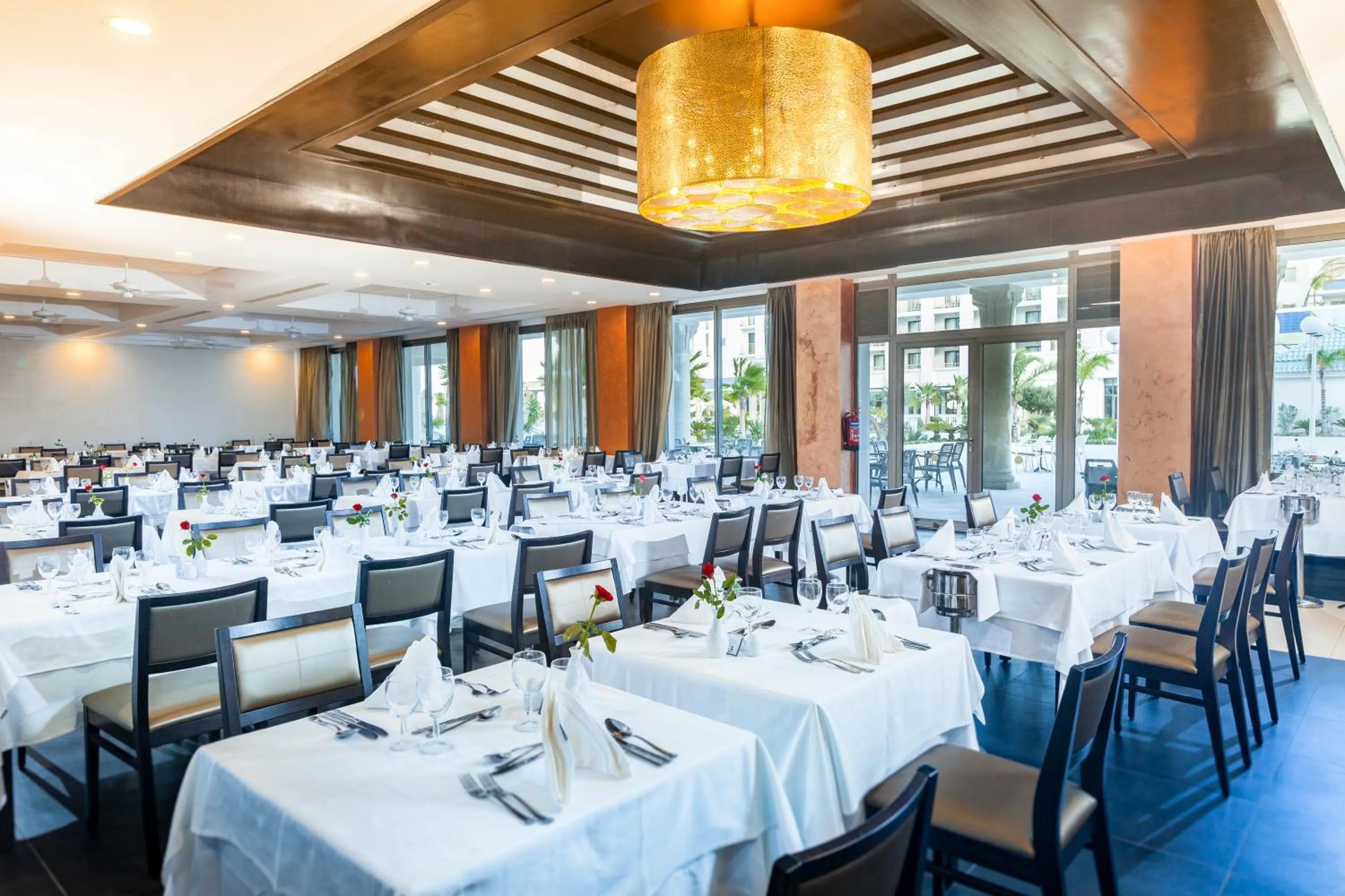 Restaurant/places to eat in Concorde Green Park Palace