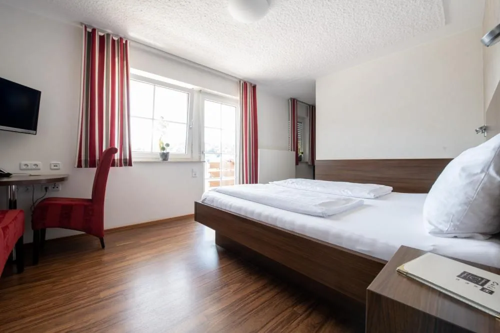 Photo of the whole room, Bed in Garni Hotel Henn