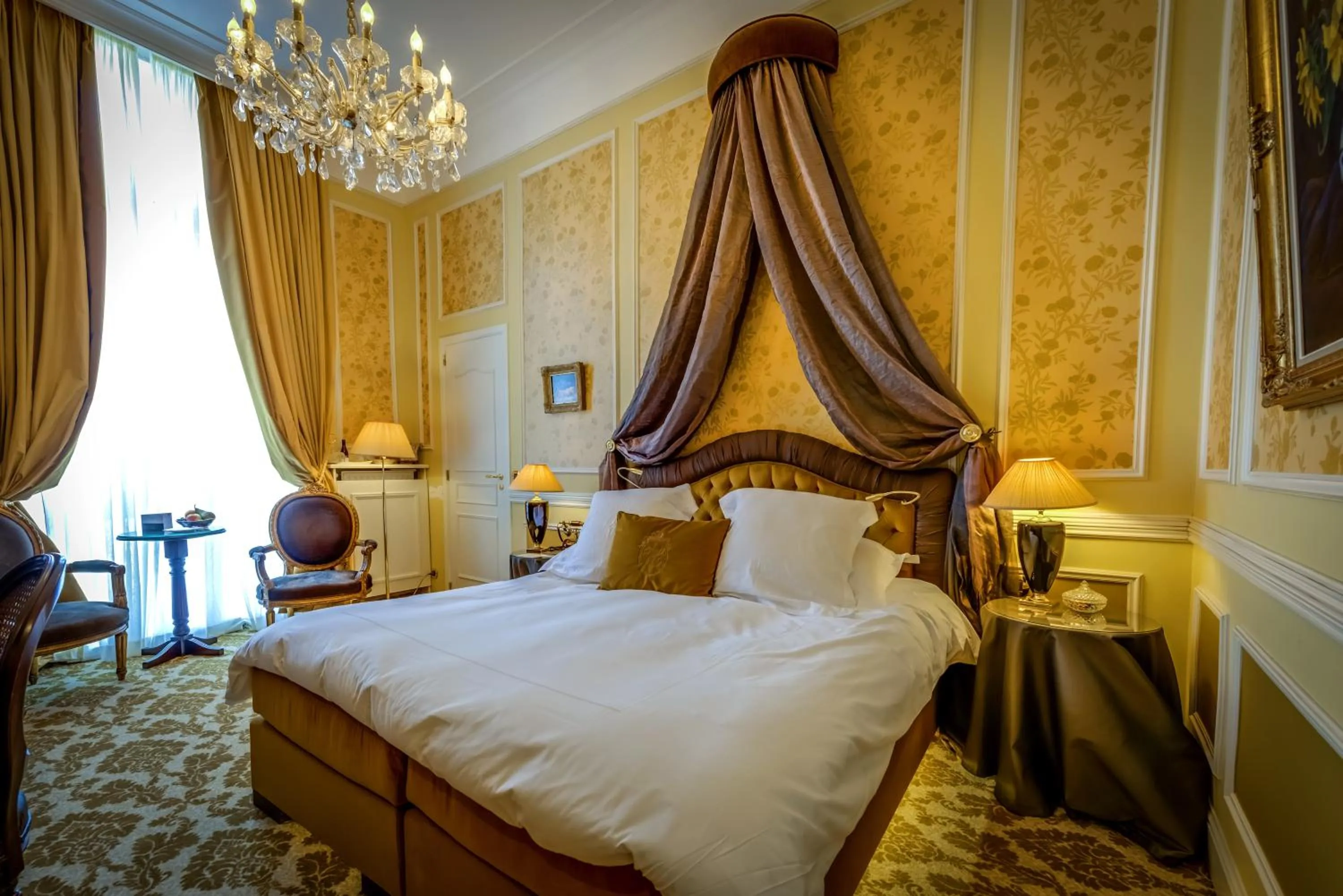 Photo of the whole room, Bed in Relais & Châteaux Hotel Heritage