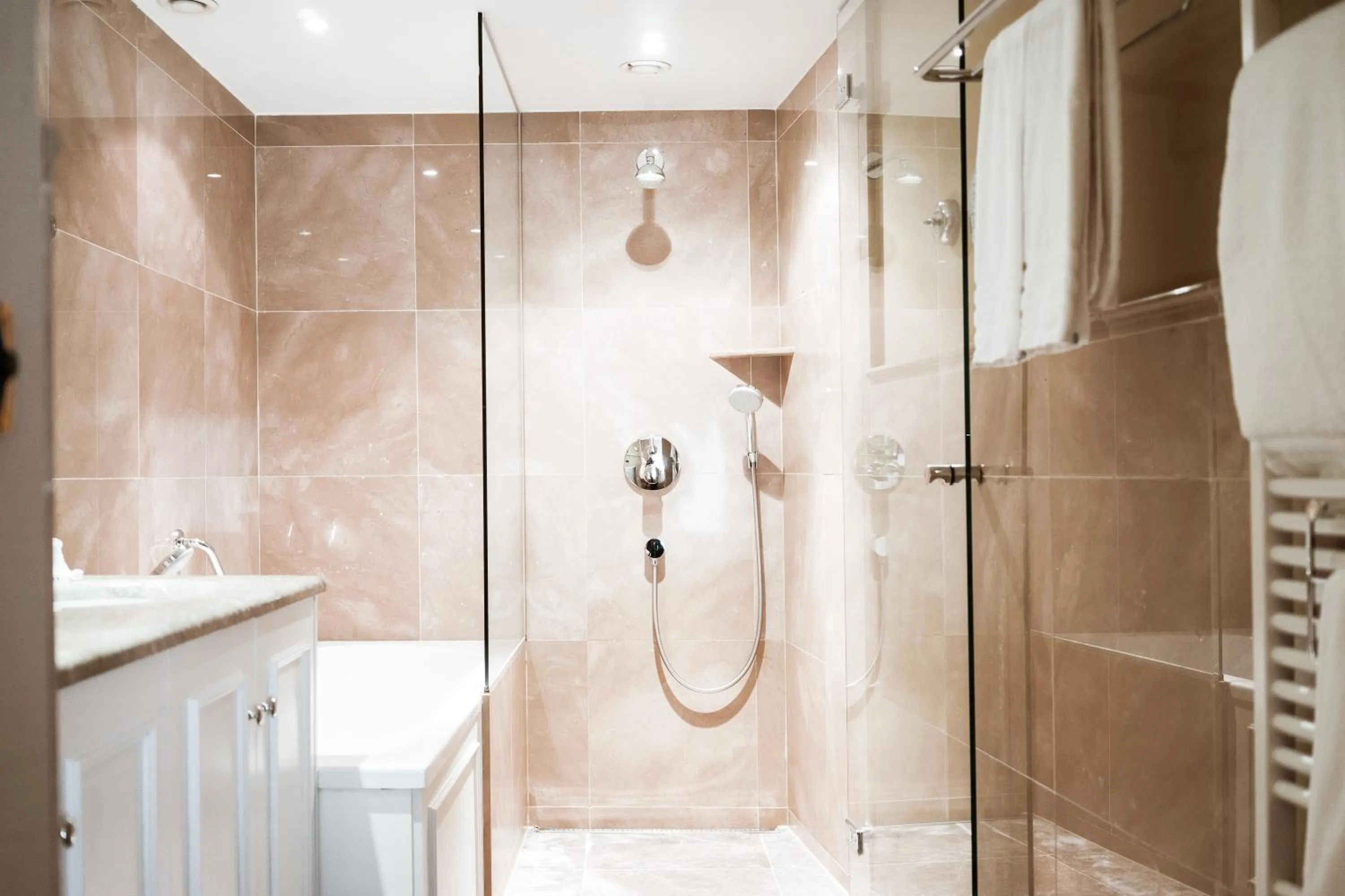 Shower in Relais & Châteaux Hotel Heritage