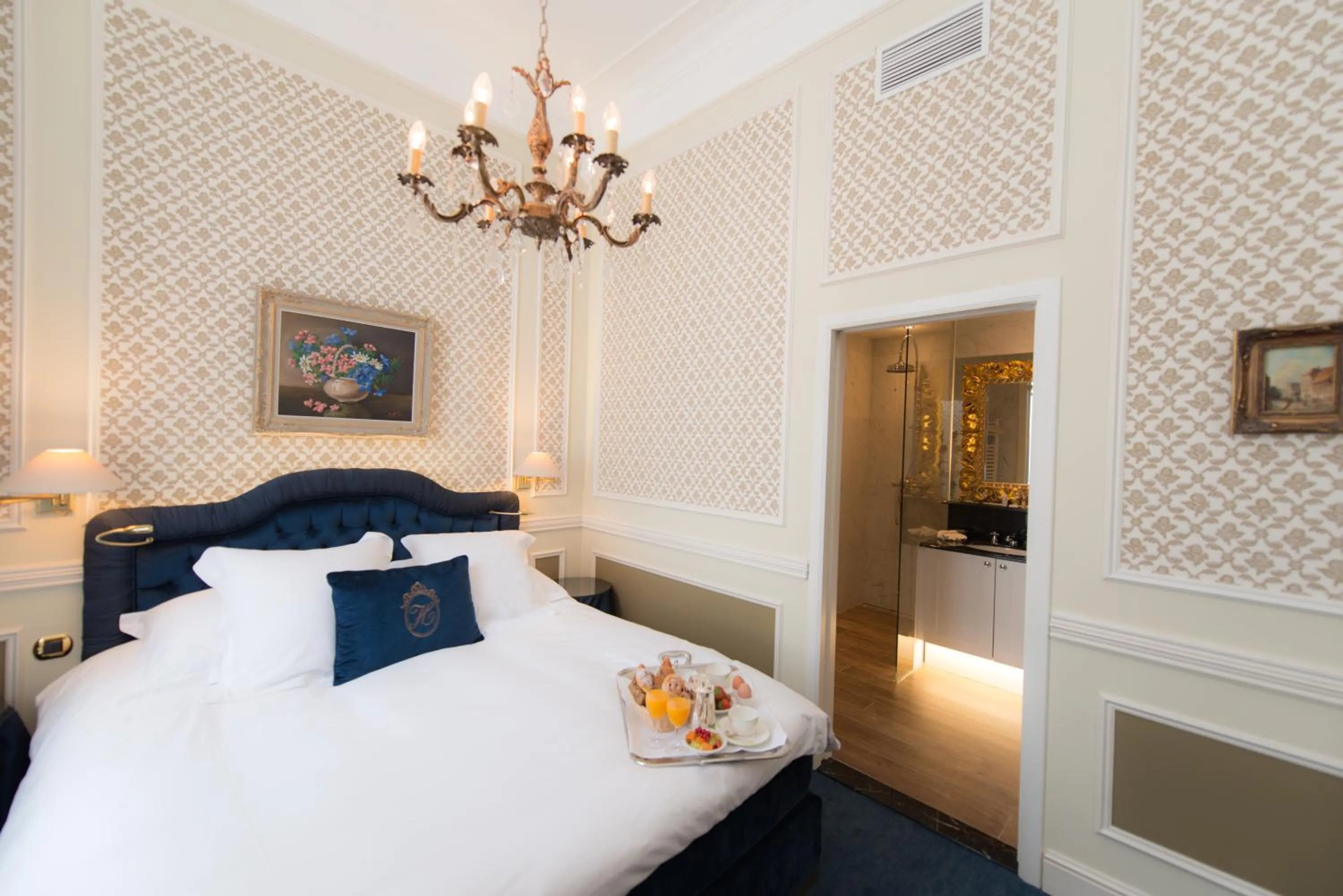 Continental breakfast, Bed in Relais & Châteaux Hotel Heritage