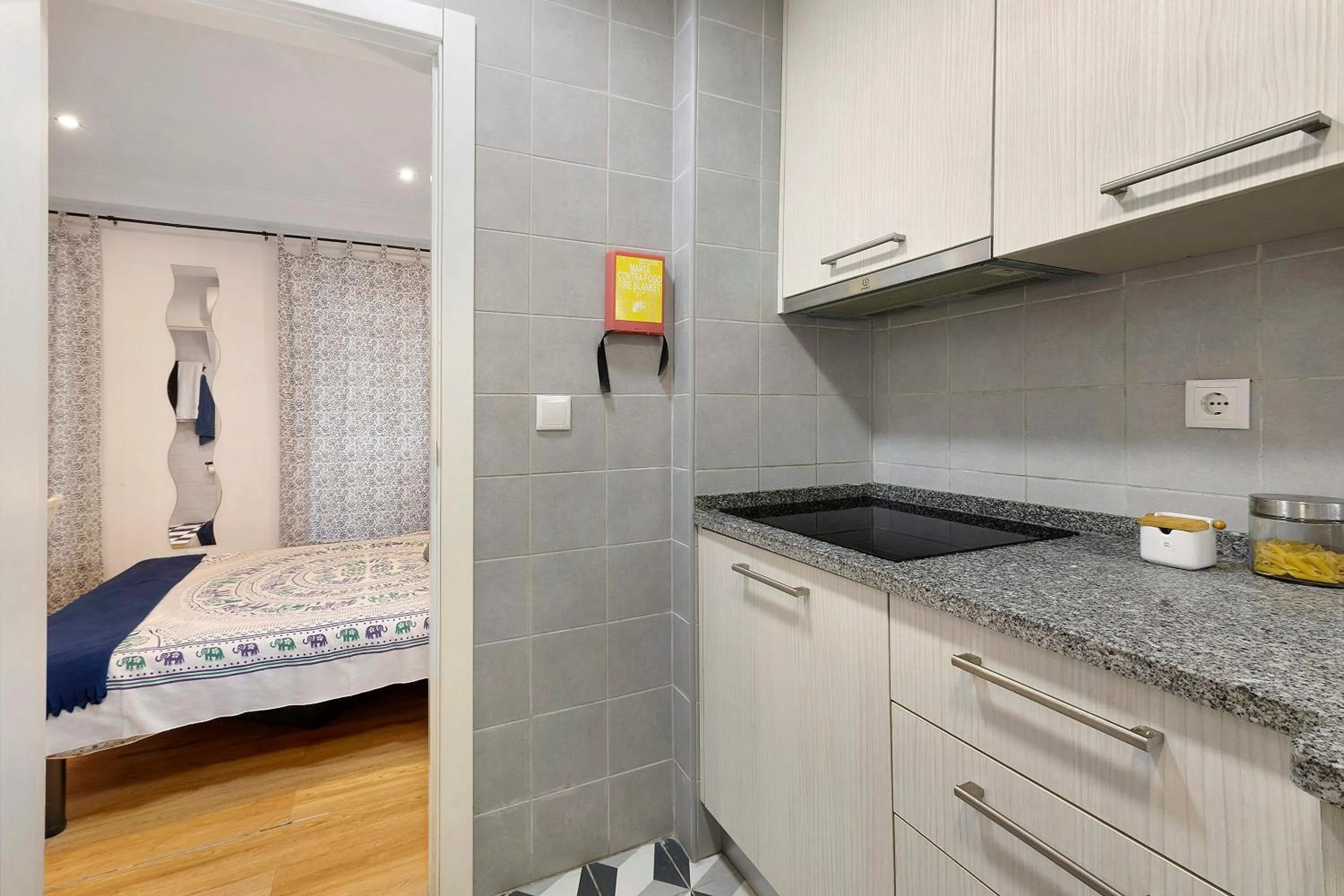 Property building, Bed in Apartamento Sapato