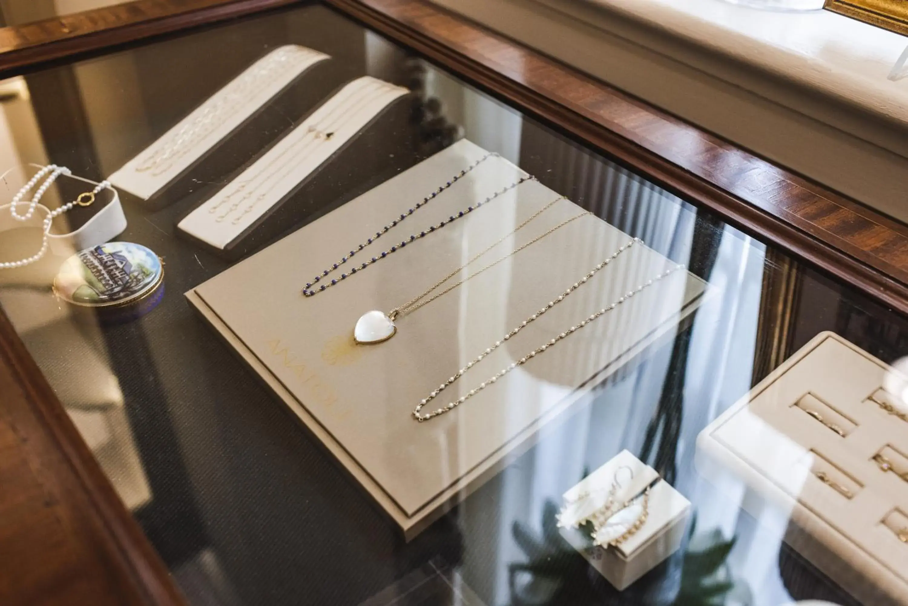 On-site shops, Bed in Williamsburg Inn, an official Colonial Williamsburg Hotel On-site shops, Bed in Williamsburg Inn, an official Colonial Williamsburg Hotel