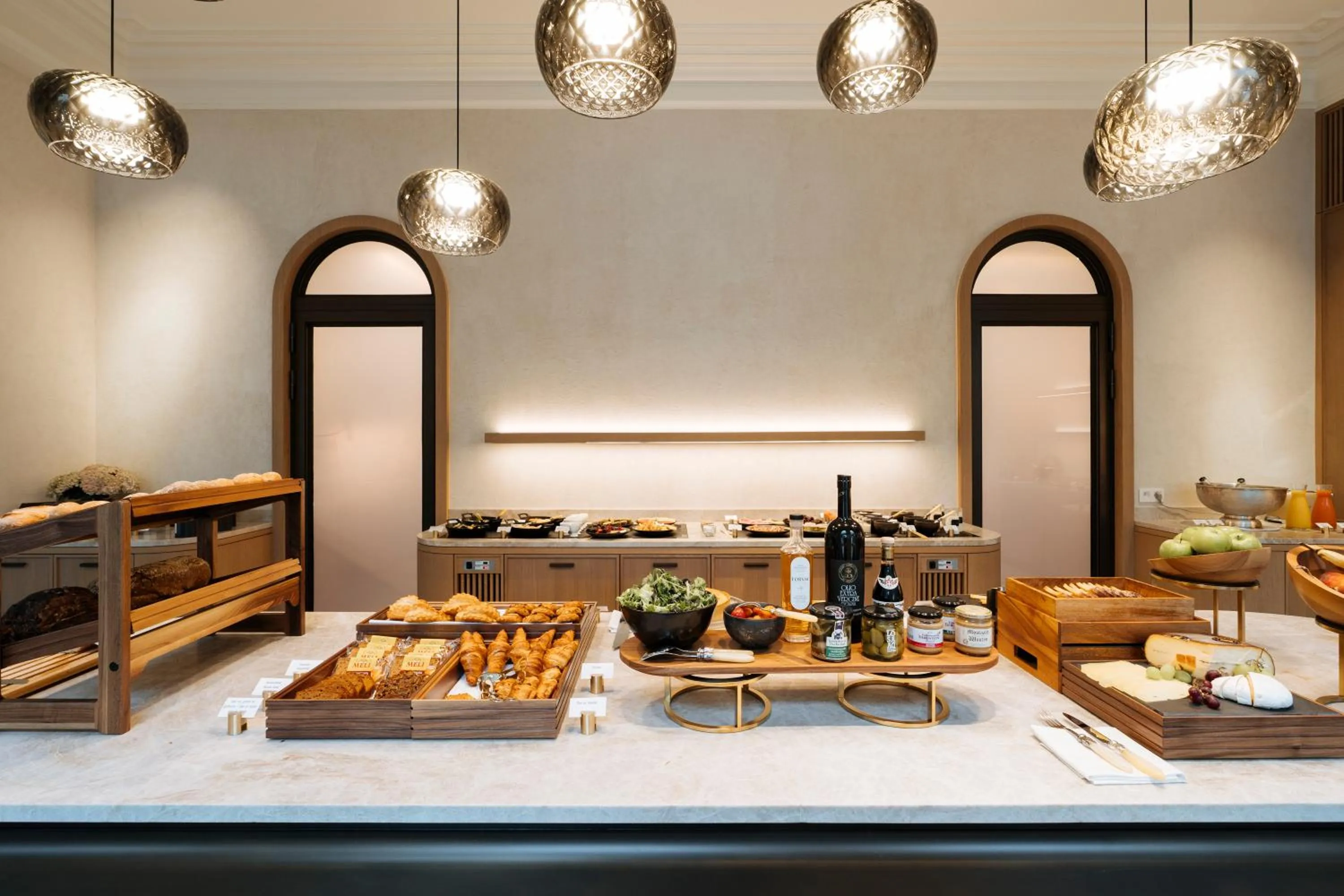 Buffet breakfast in De Tuilerieën - Small Luxury Hotels of the World