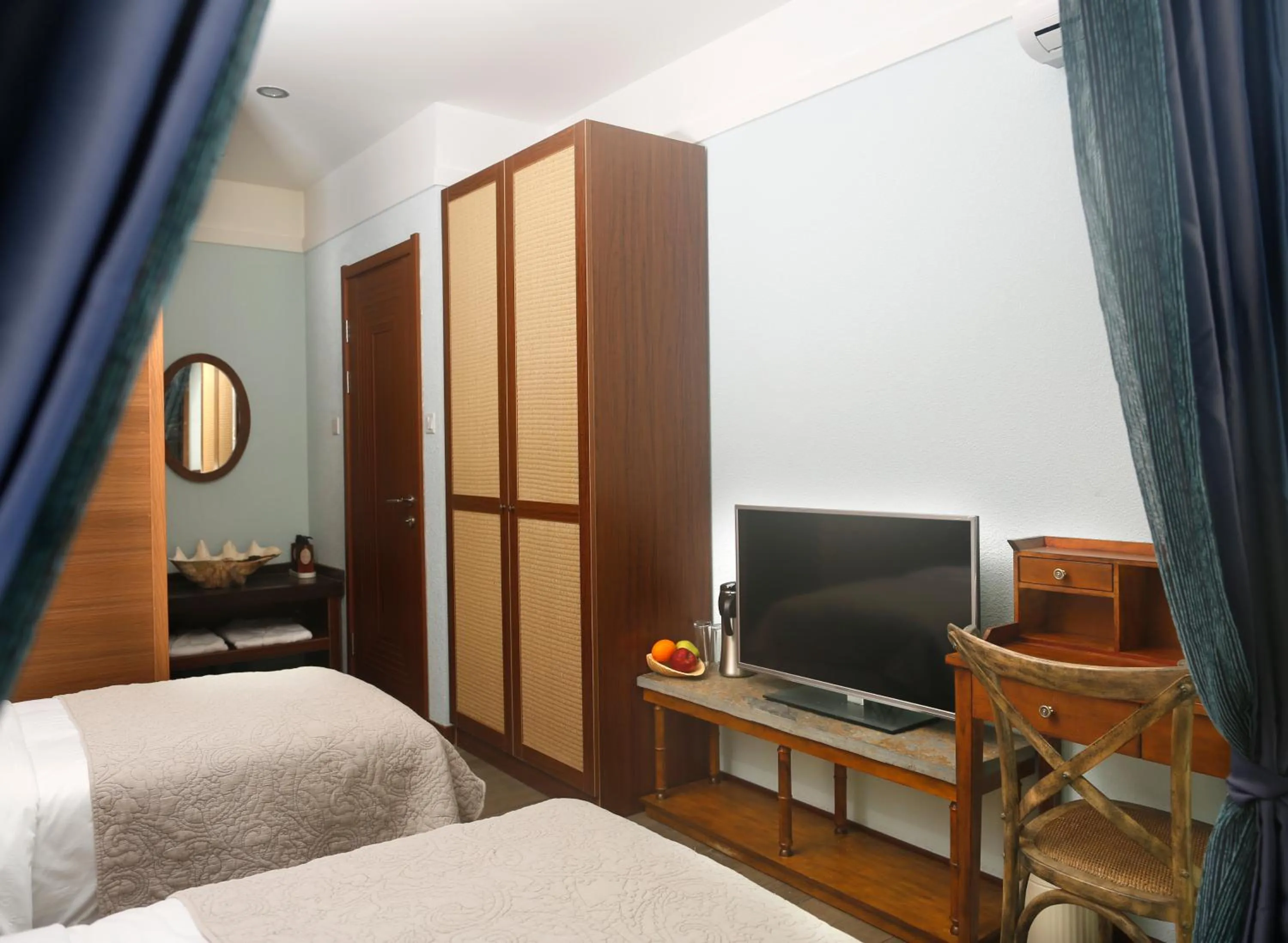 Photo of the whole room, Bed in Shell Villa apartel resort