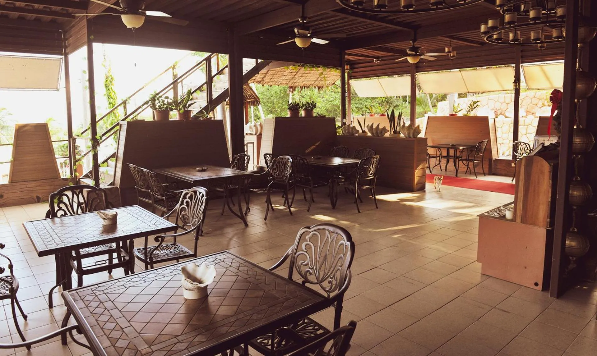 Lounge or bar in Shell Villa apartel resort