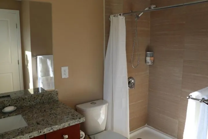 Toilet in Quiet, clean and comfortable room