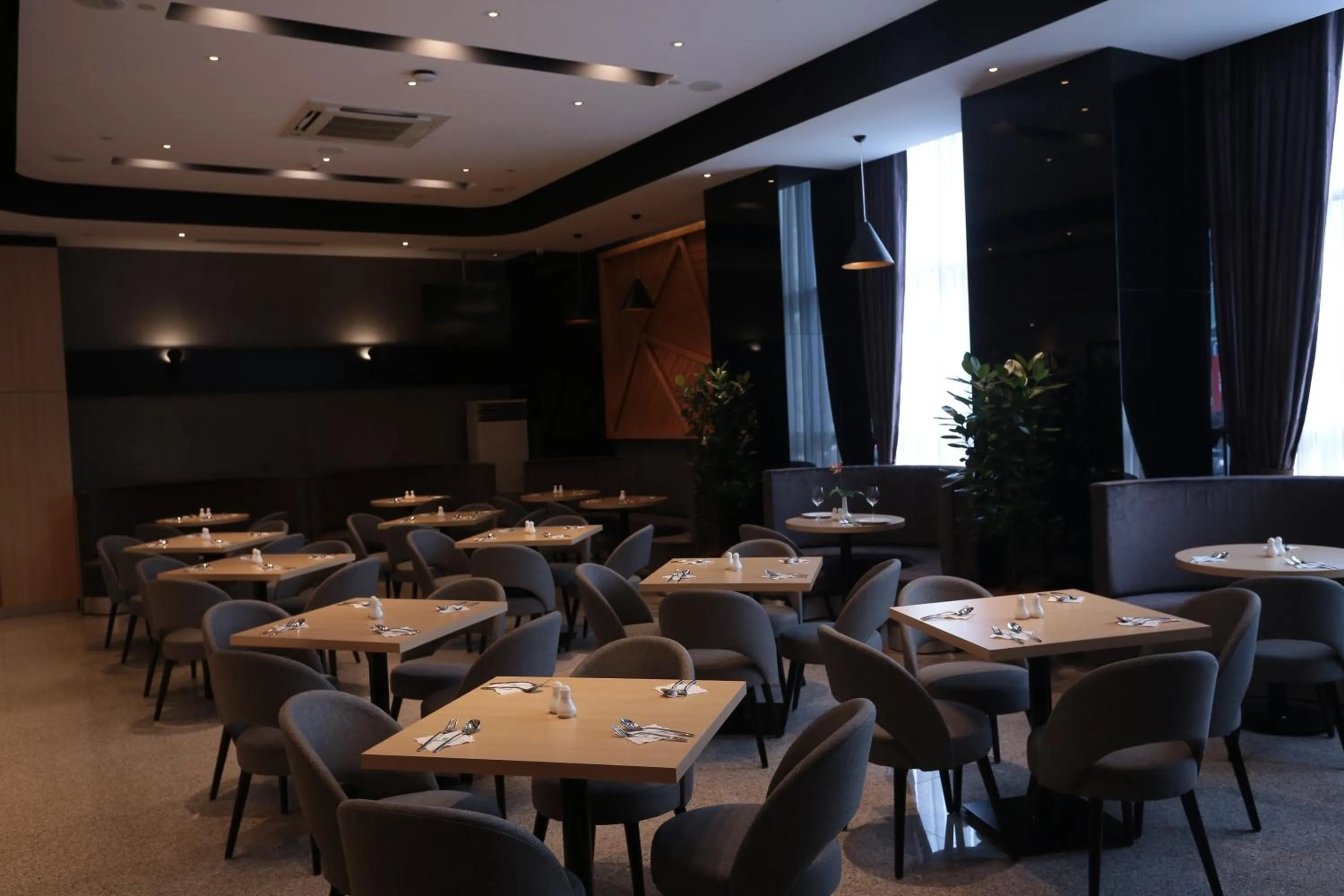 Restaurant/places to eat in Imperial Riverbank Hotel Kuching