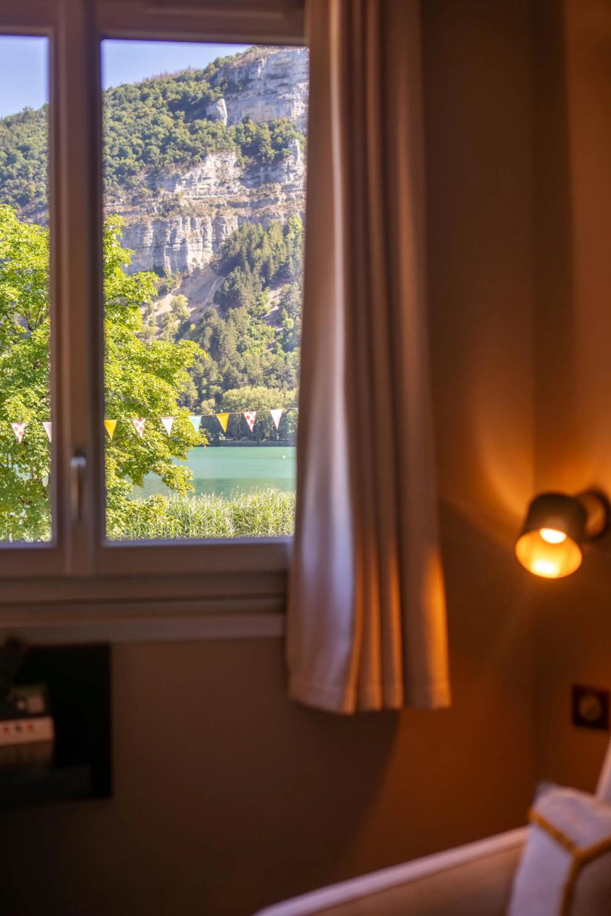 Bedroom, Bed in Logis Hotel L'Embarcadère