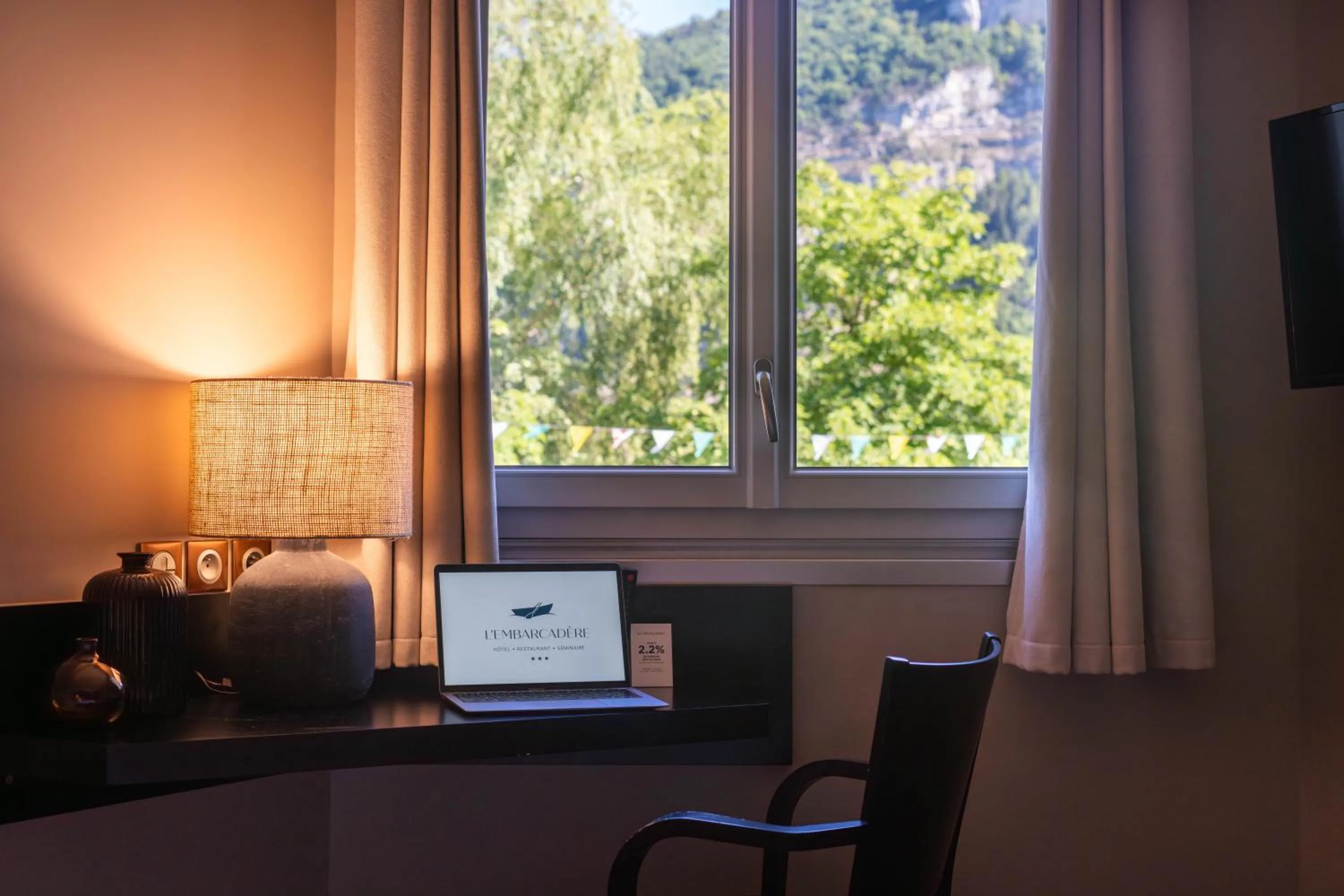 Seating area in Logis Hotel L'Embarcadère