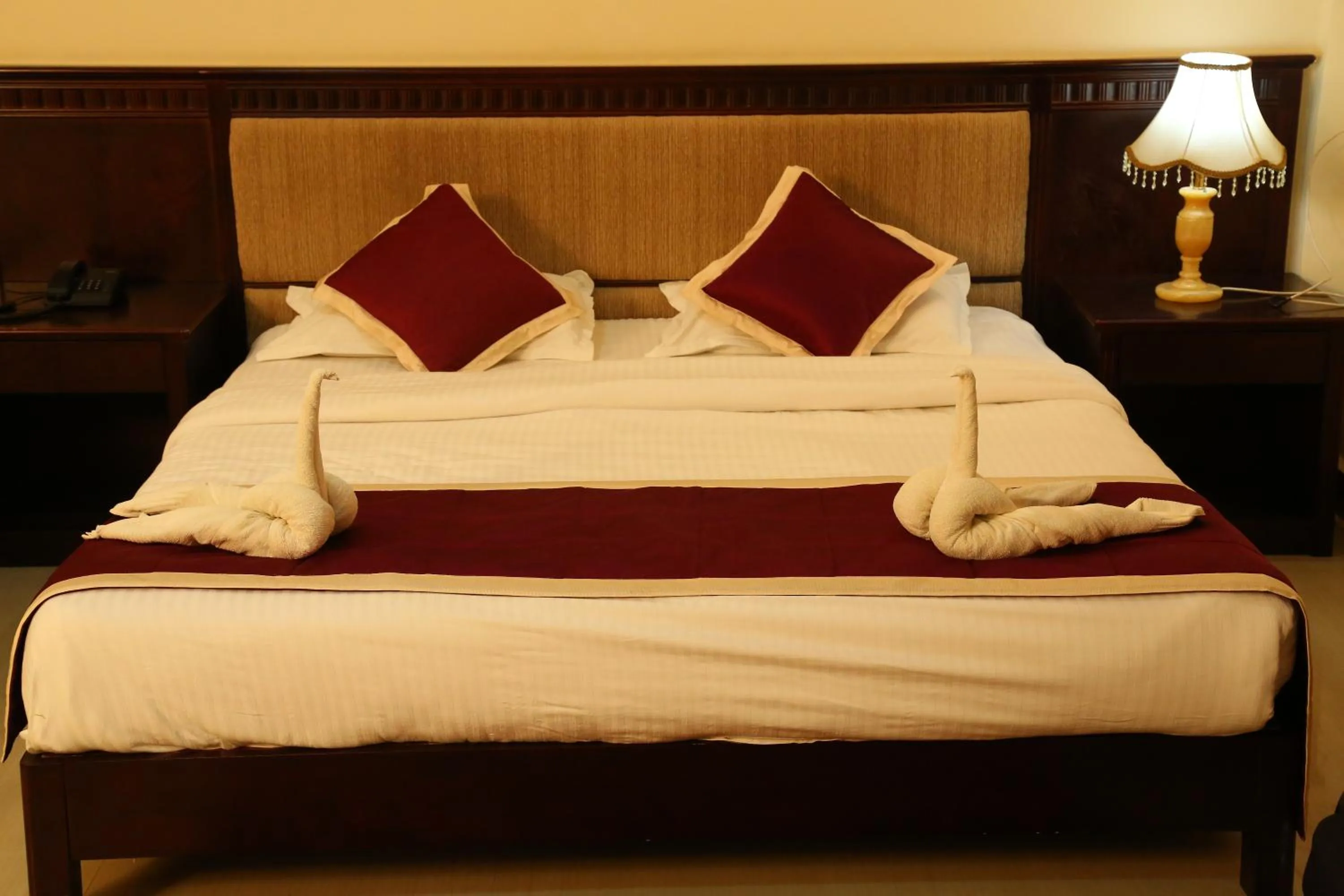 Bedroom, Bed in KSTDC Hotel Mayura Chalukya, Badami