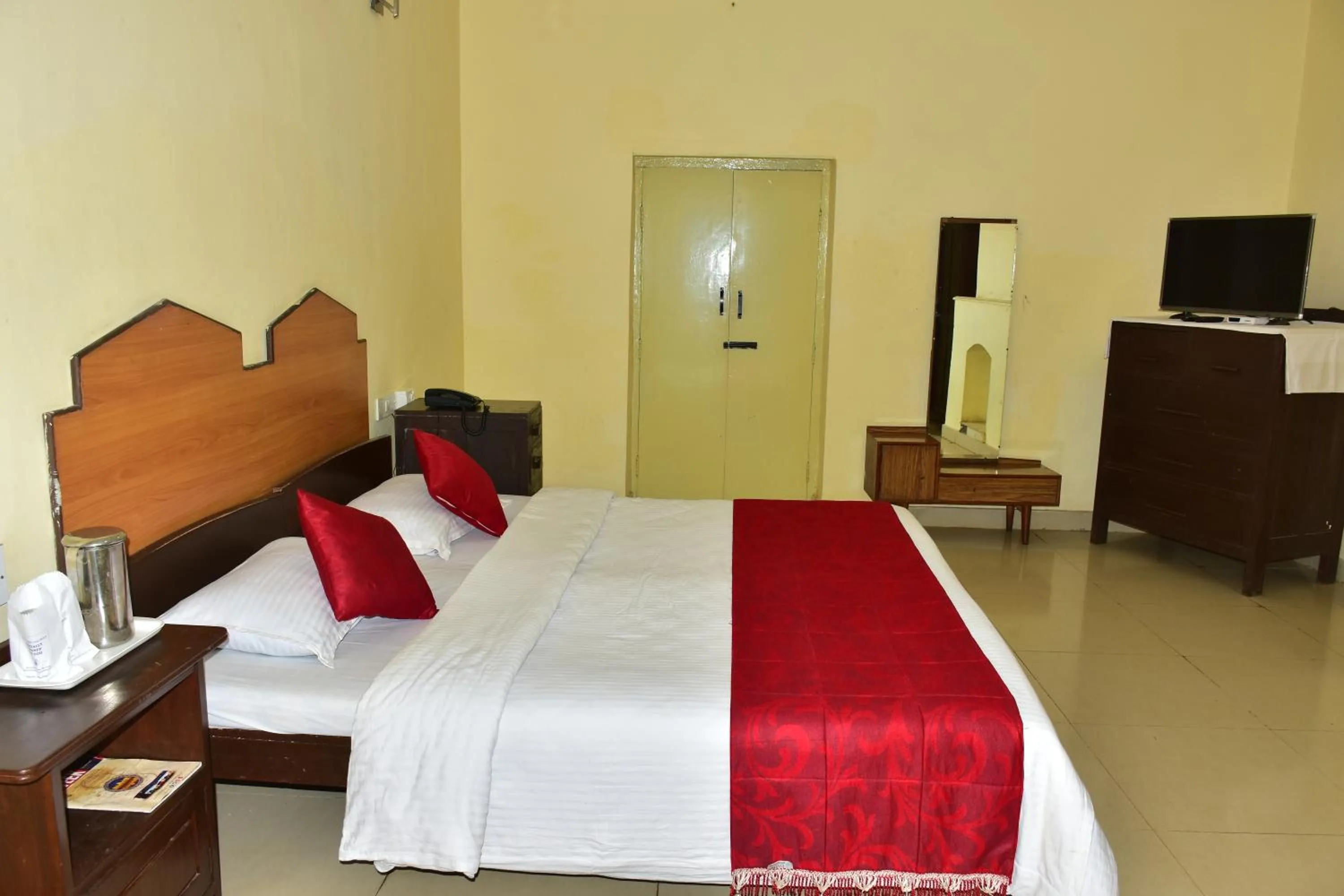 Deluxe Double Room in KSTDC Hotel Mayura Sudarshan ,Ooty