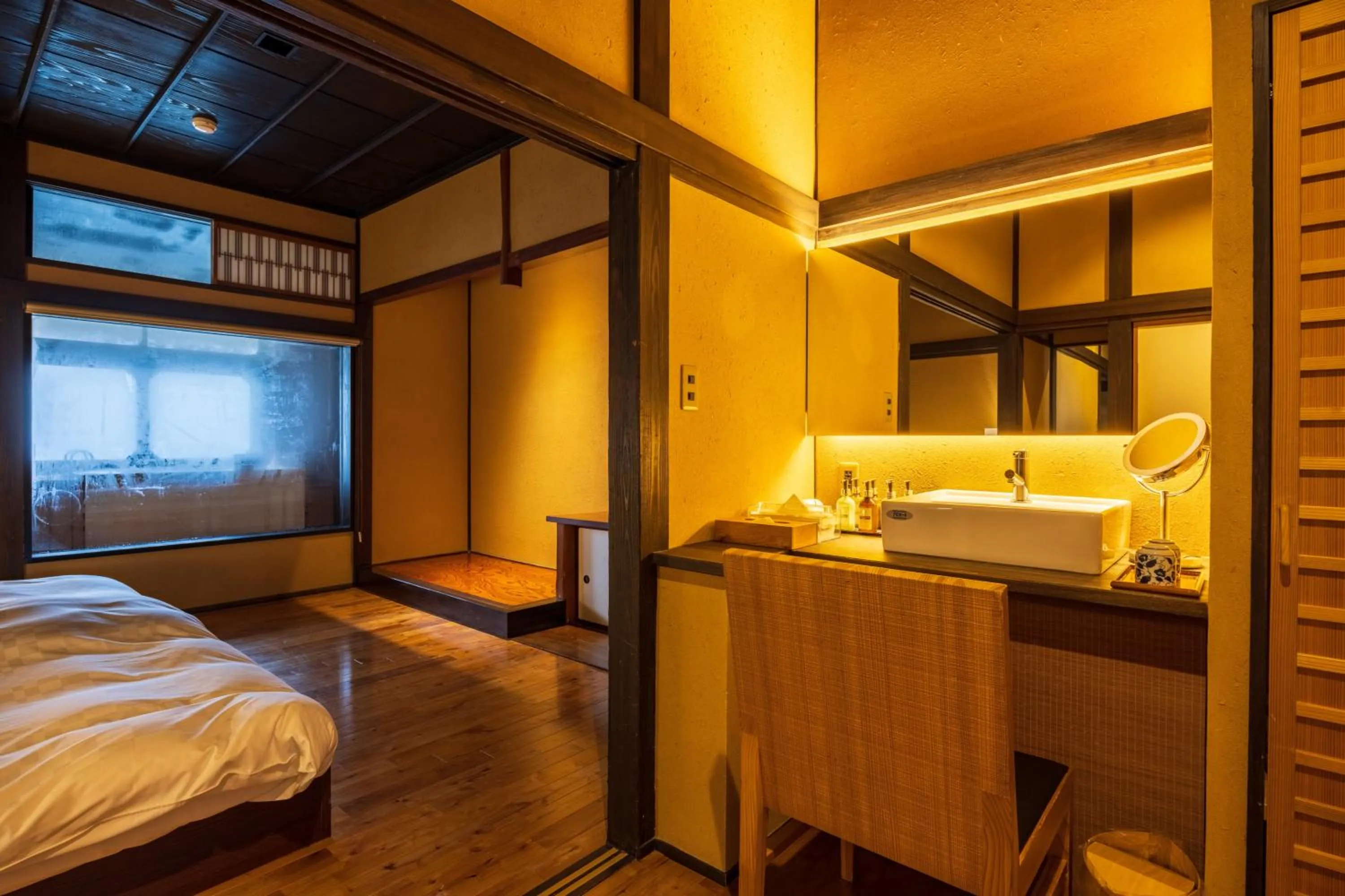 Bathroom, Bed in Matsuzakaya Honten