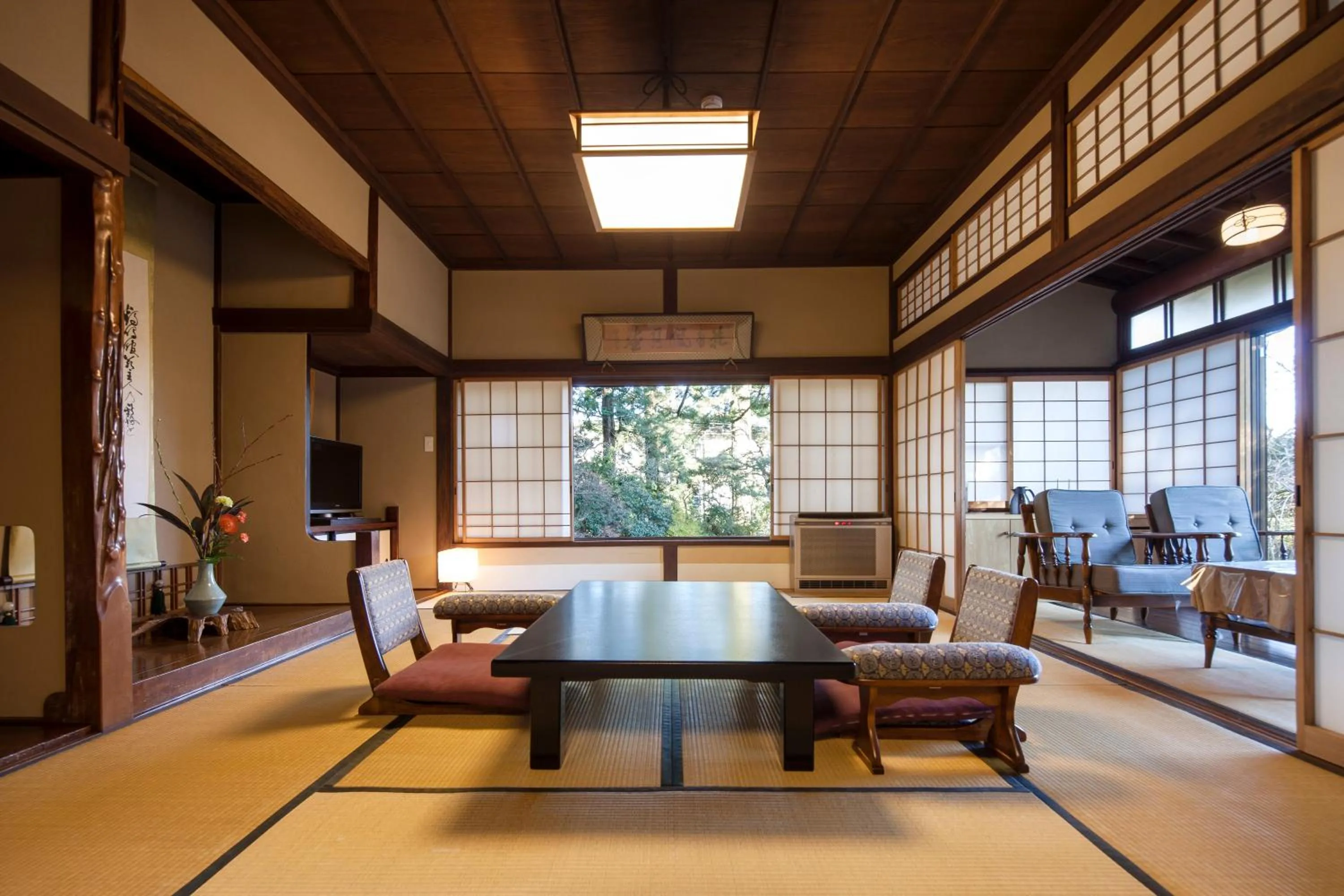 Photo of the whole room in Matsuzakaya Honten