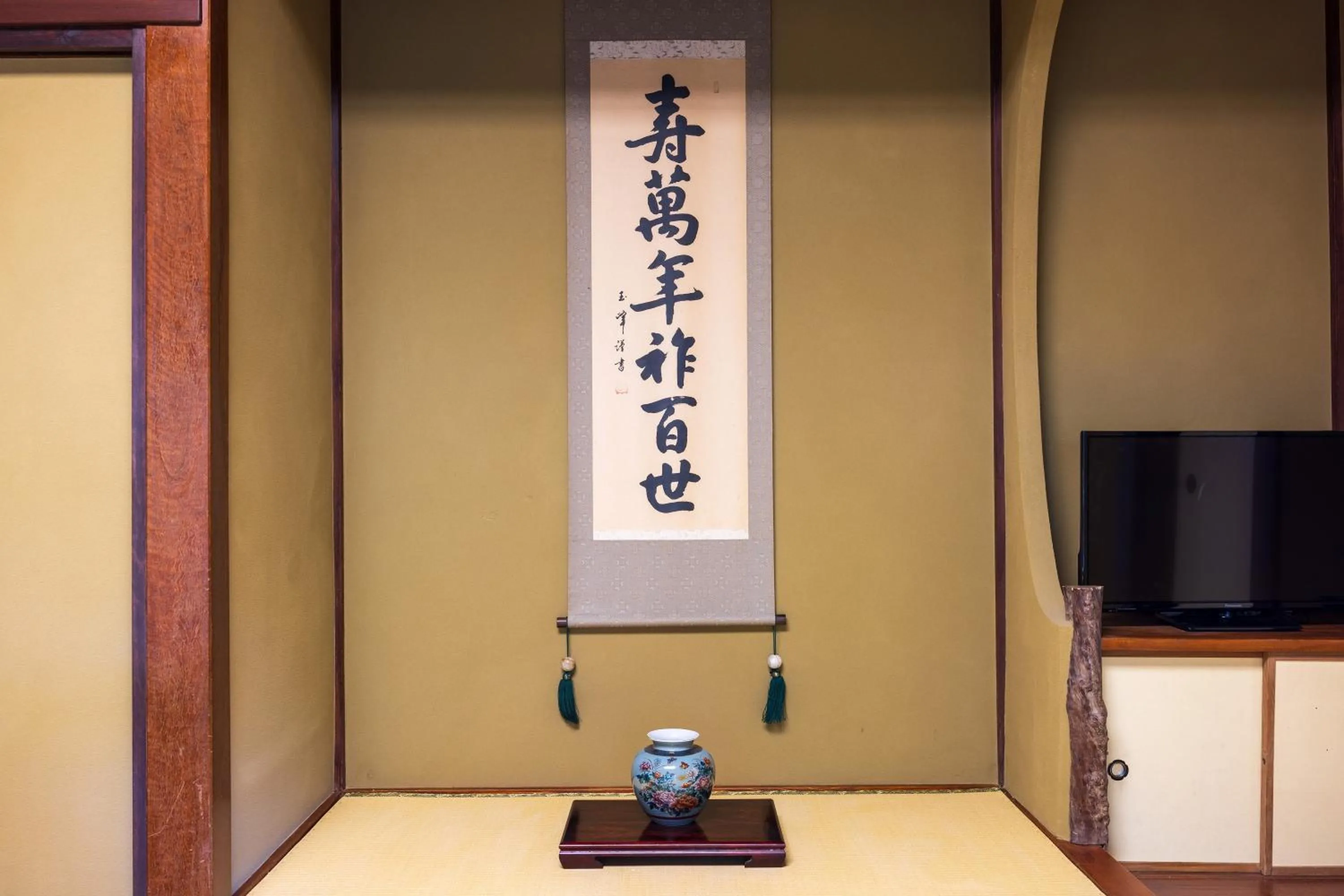 Decorative detail in Matsuzakaya Honten