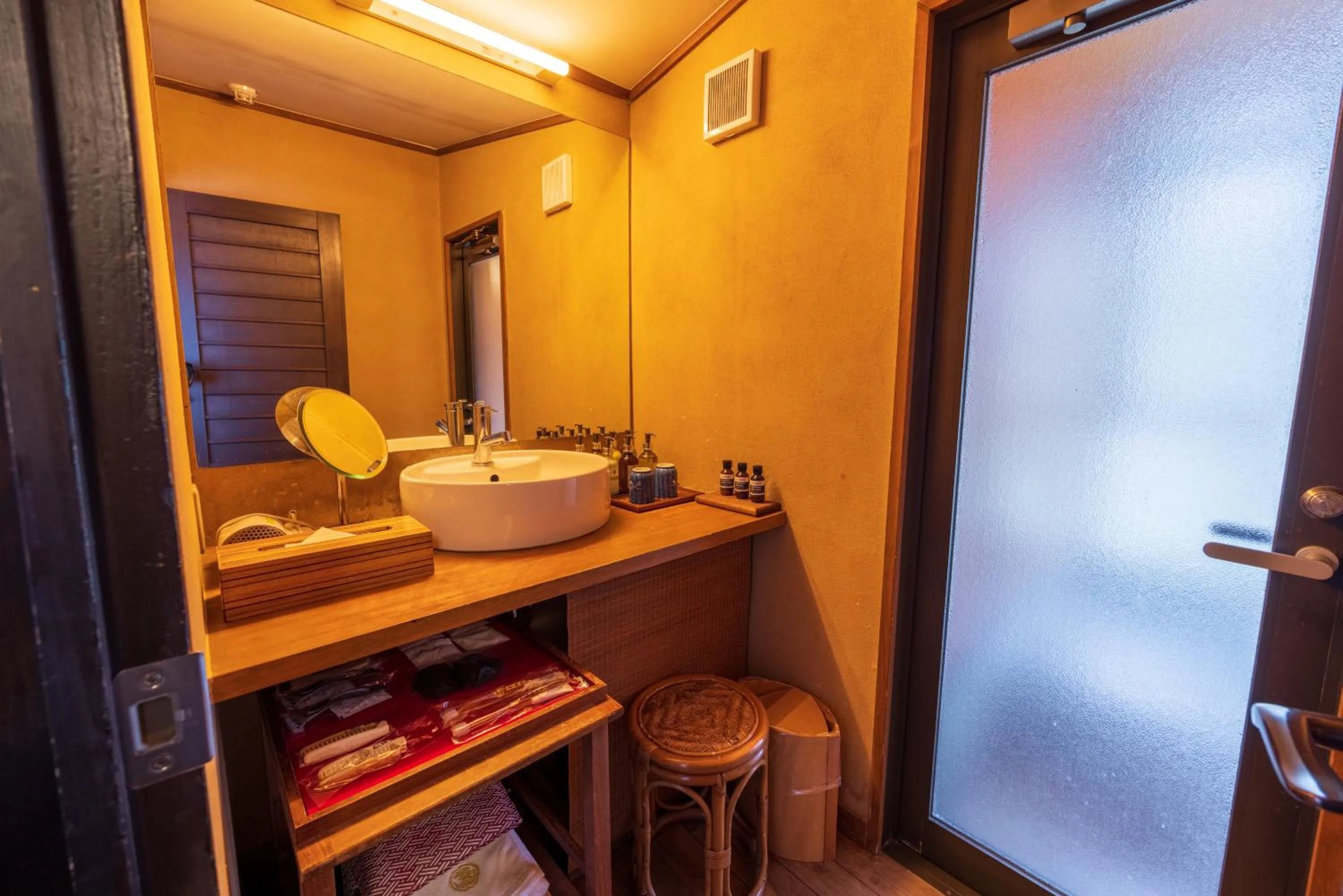 Shower in Matsuzakaya Honten