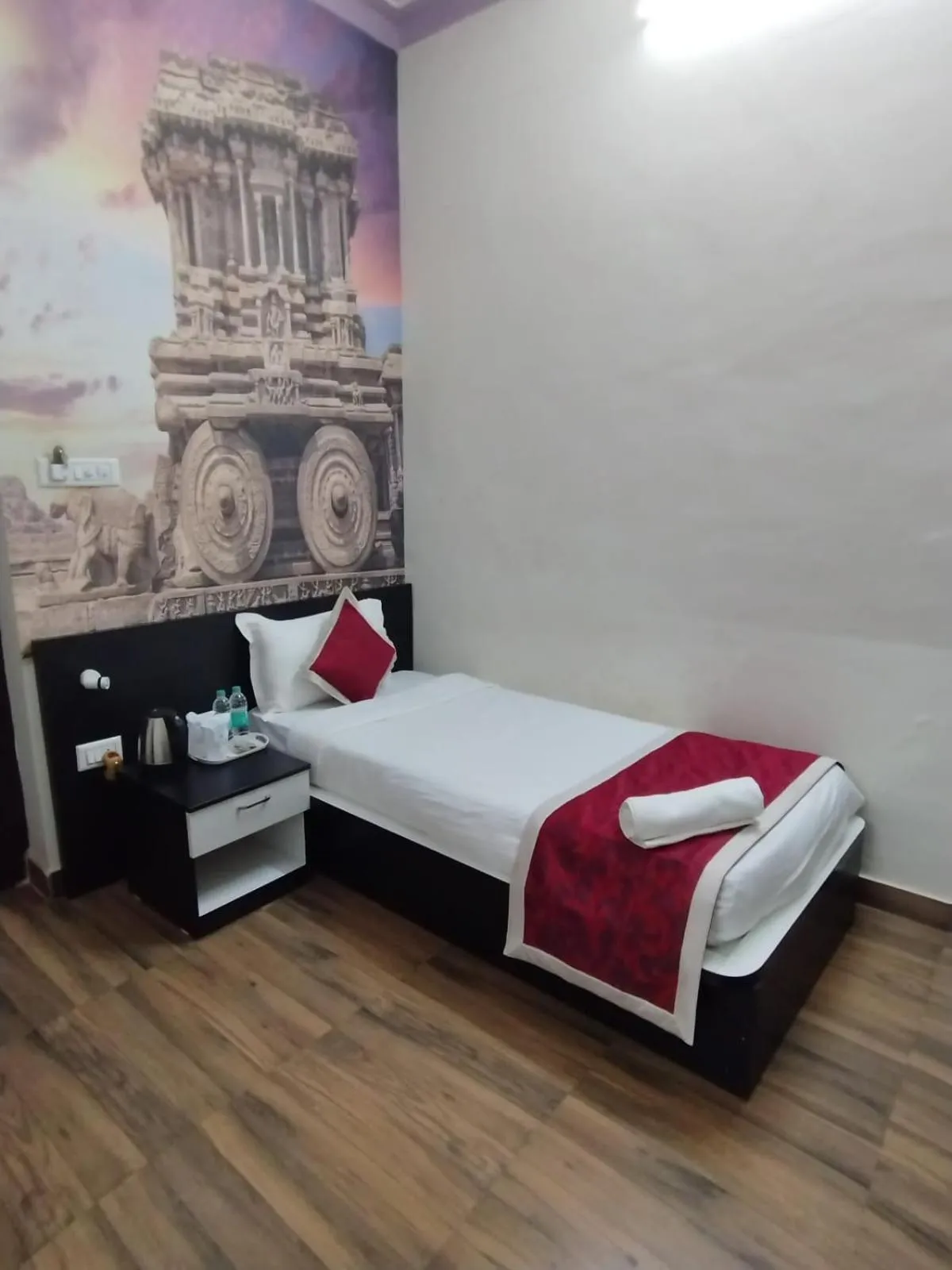 Bed in KSTDC Hotel Mayura Vijayanagara Hampi