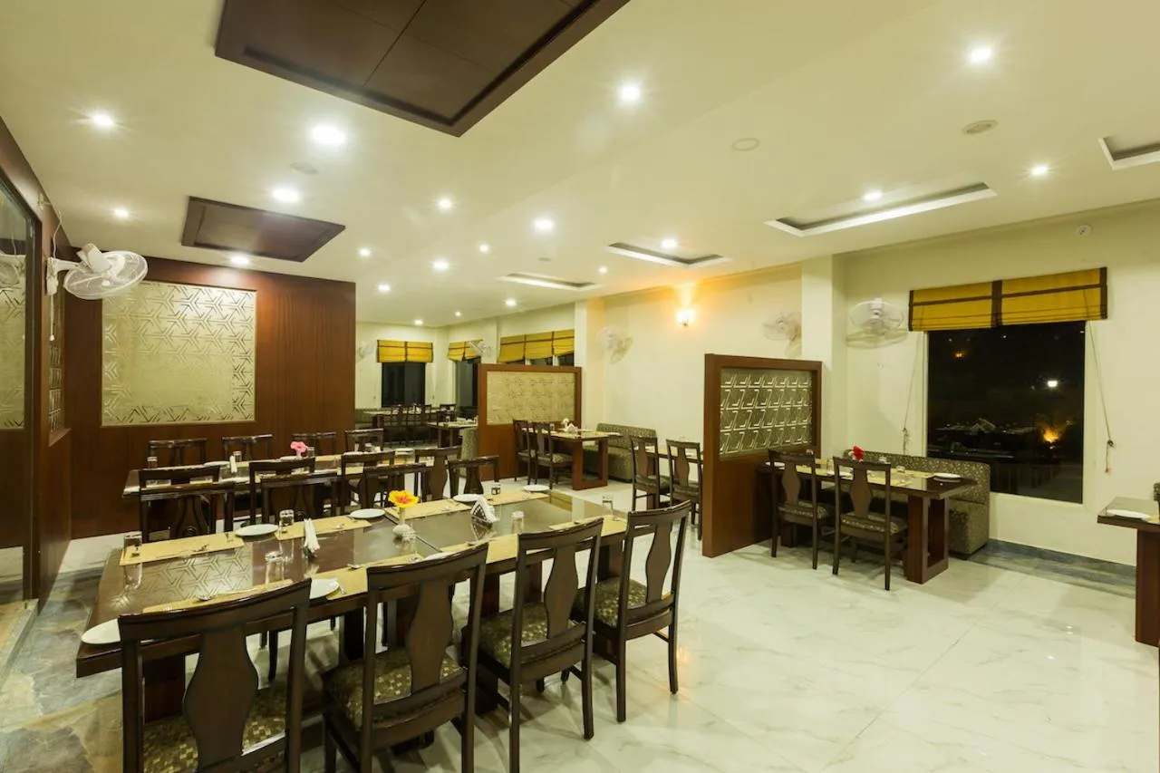 Restaurant/places to eat in The G Mount Valley Resort, Kumbhalgarh