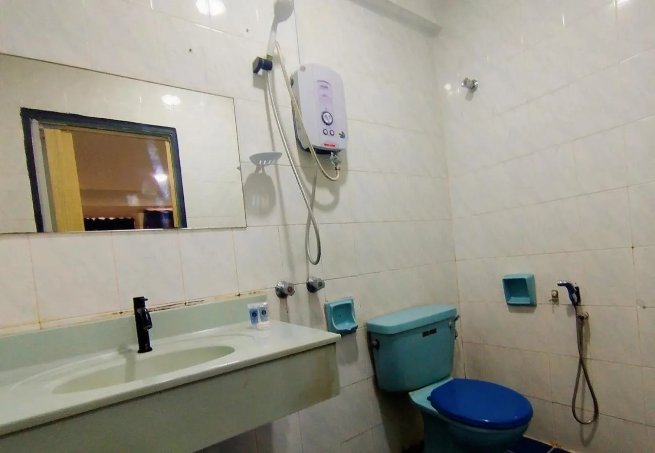 Shower in Fast Hotel Idaman Near To IIUM KL