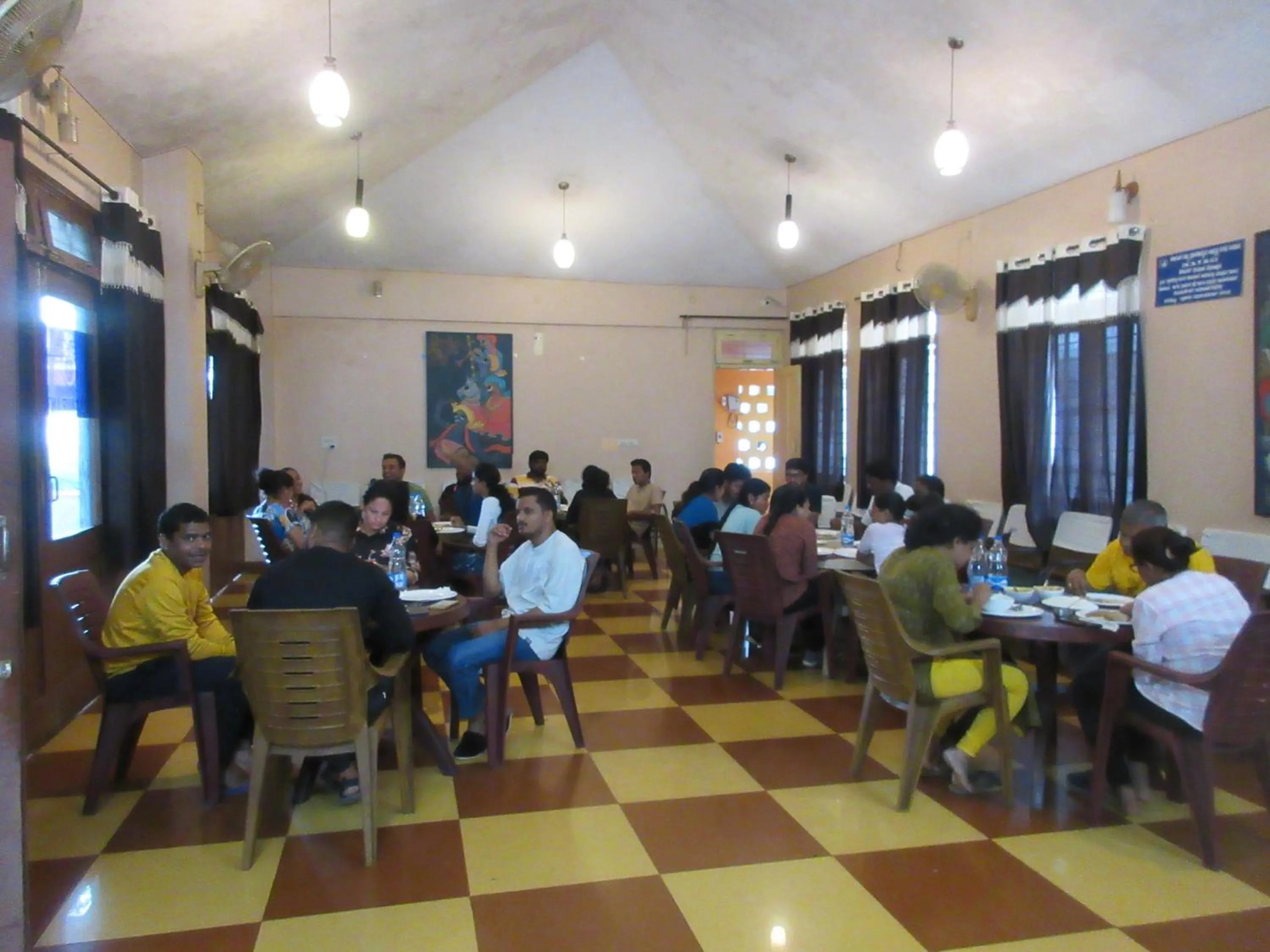 Restaurant/places to eat in KSTDC Hotel Mayura Velapuri Belur