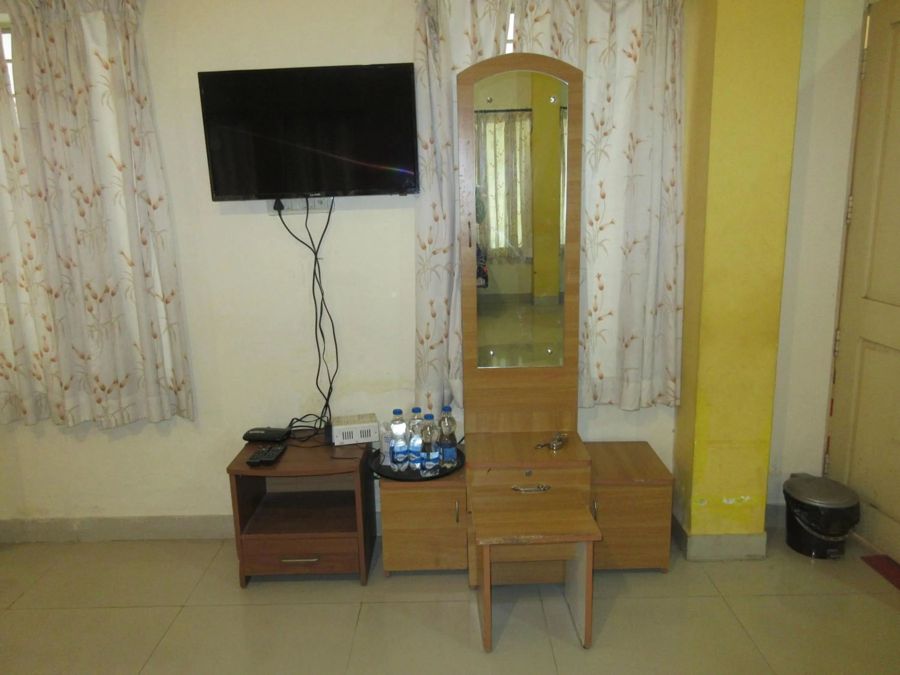 Communal lounge/ TV room in KSTDC Hotel Mayura Velapuri Belur