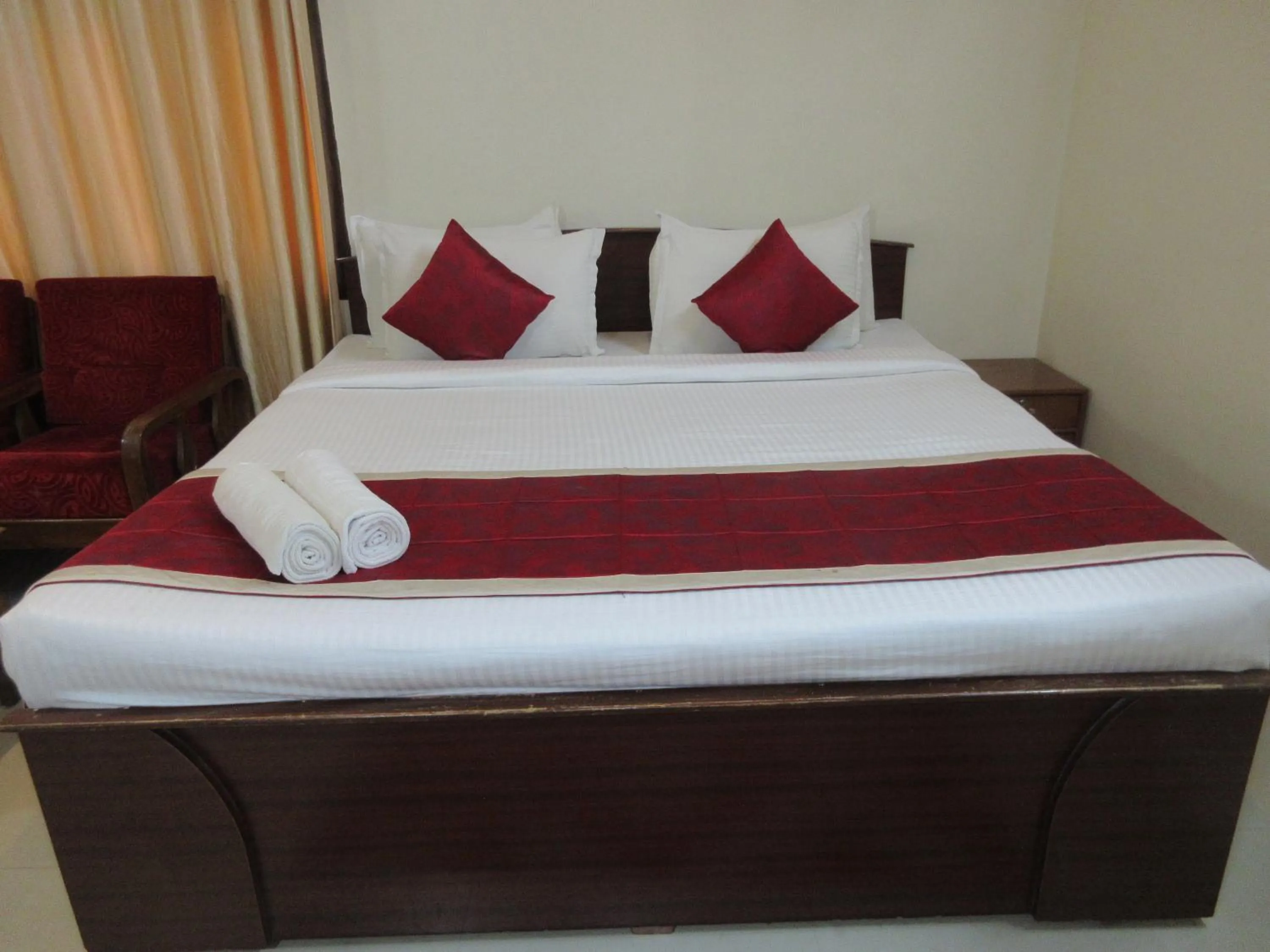 Bed in KSTDC Hotel Mayura Velapuri Belur