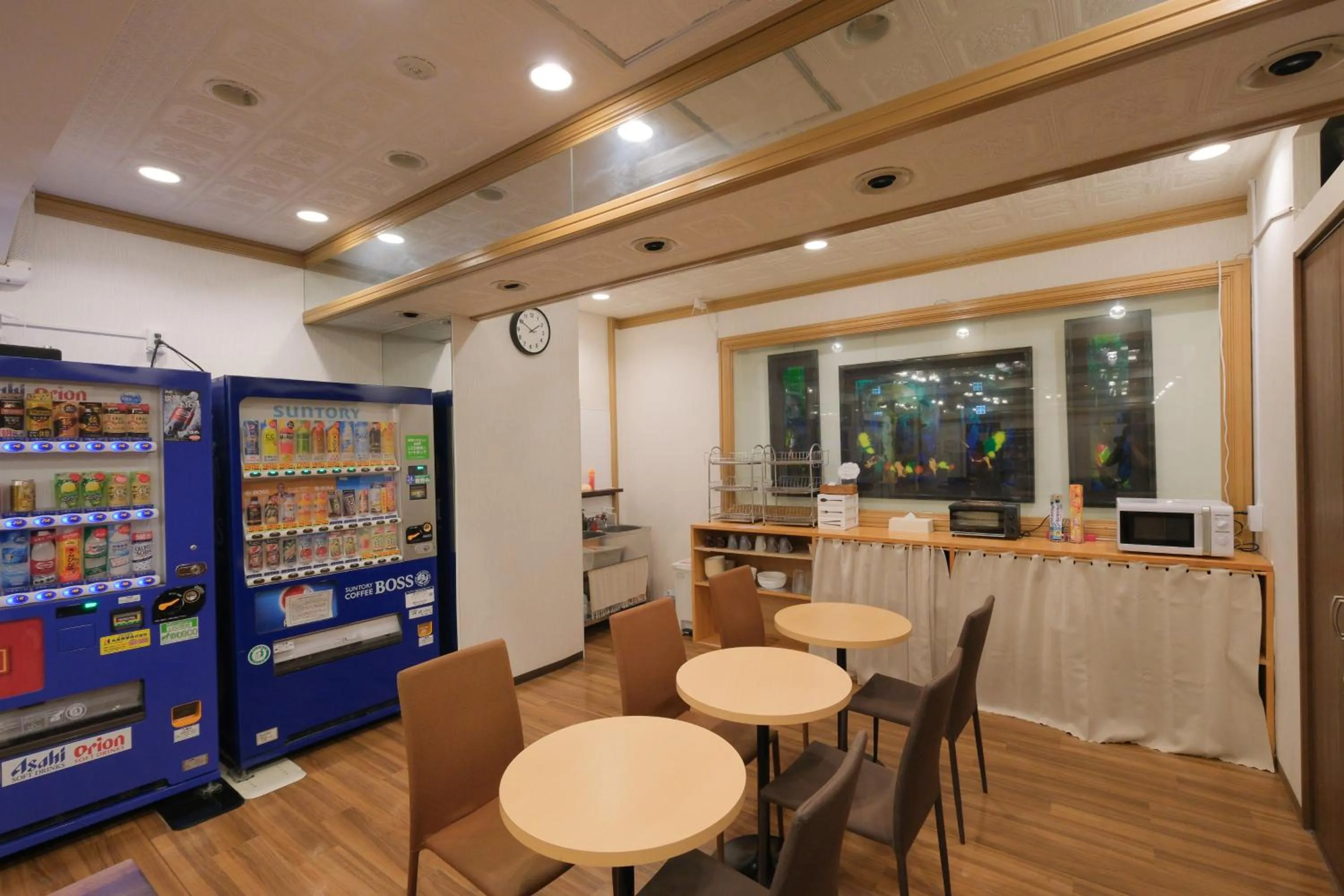 Communal lounge/ TV room in Guest House Umikaji