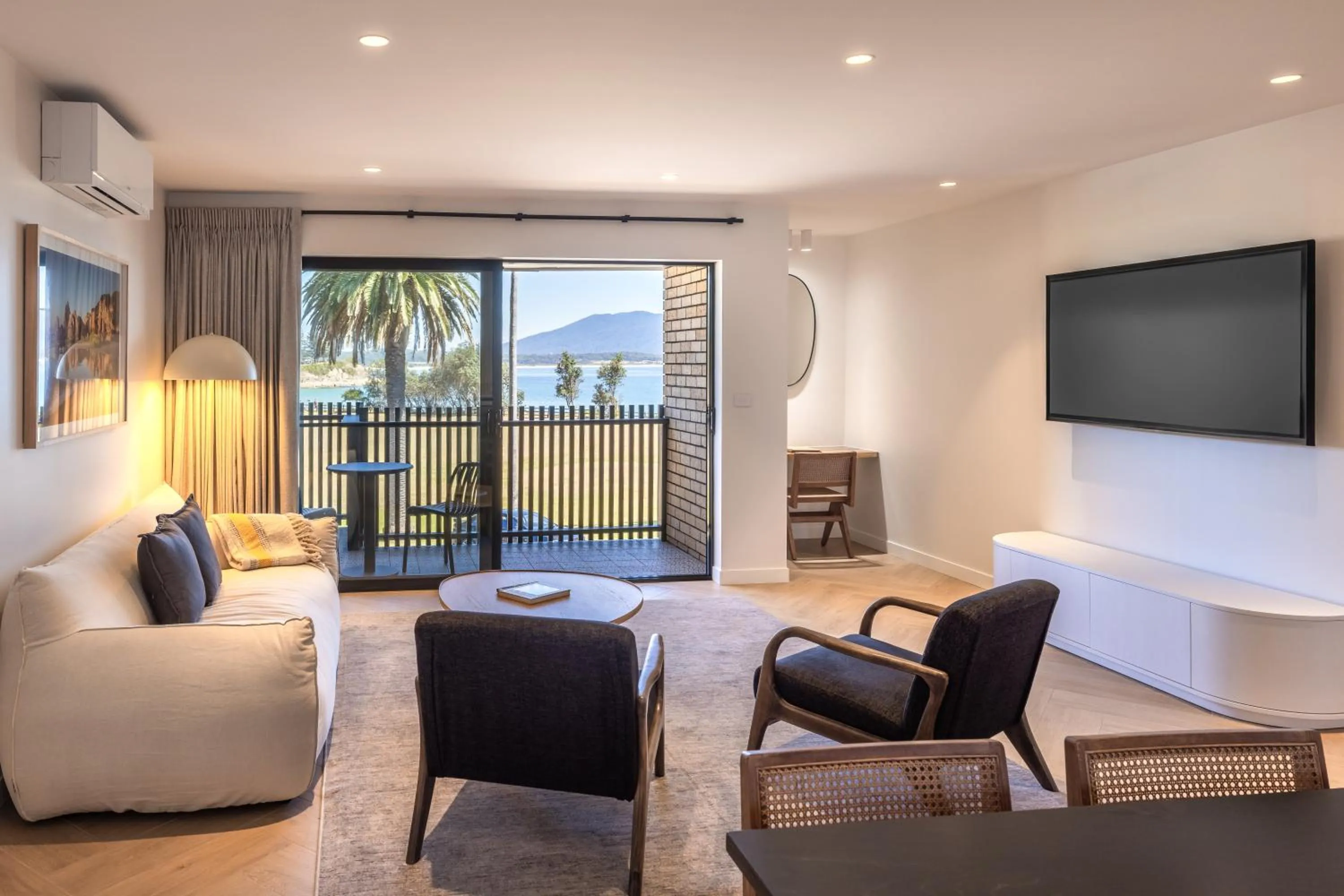 TV and multimedia in Bermagui Beach Hotel