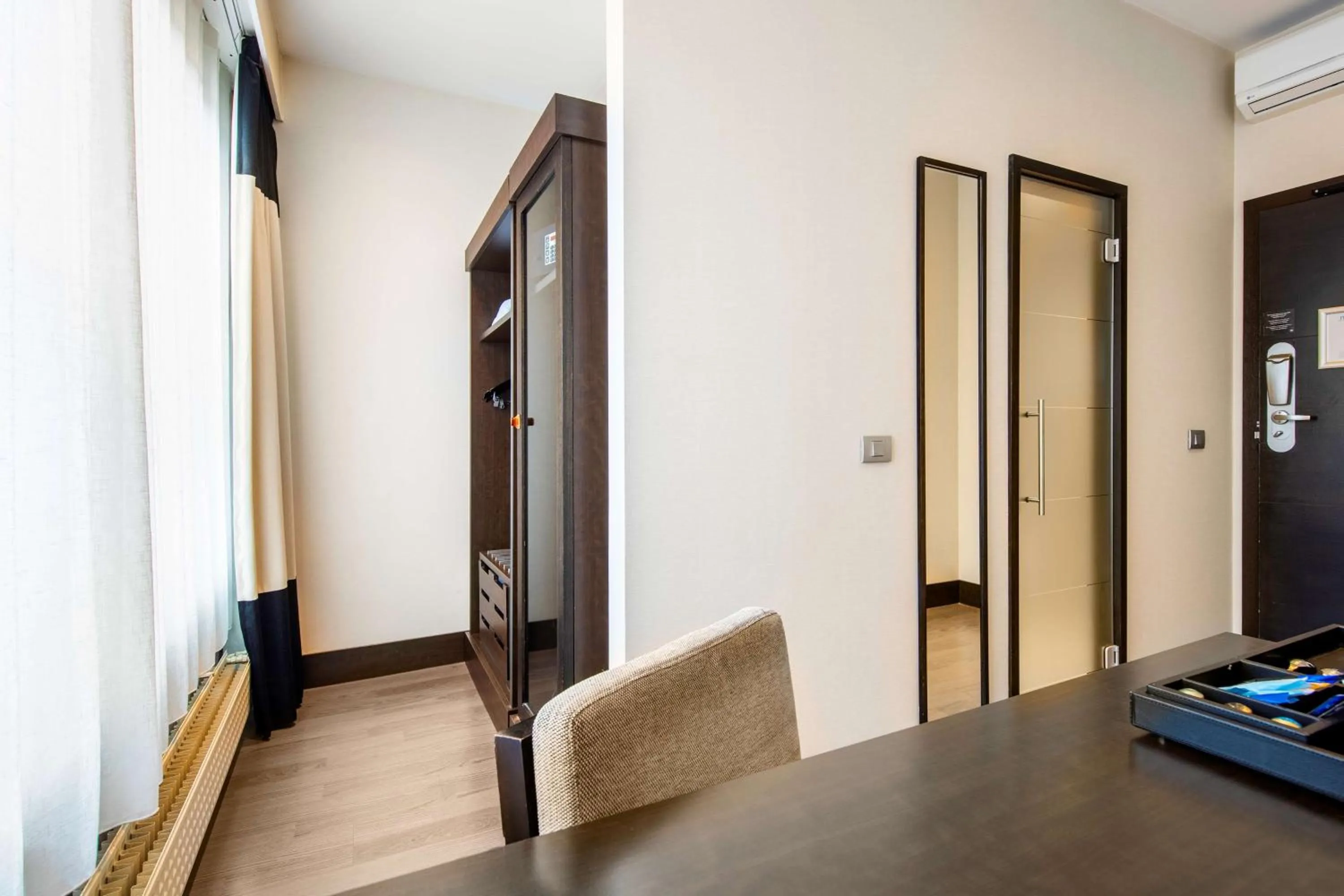 Photo of the whole room in NH Brussels Stéphanie