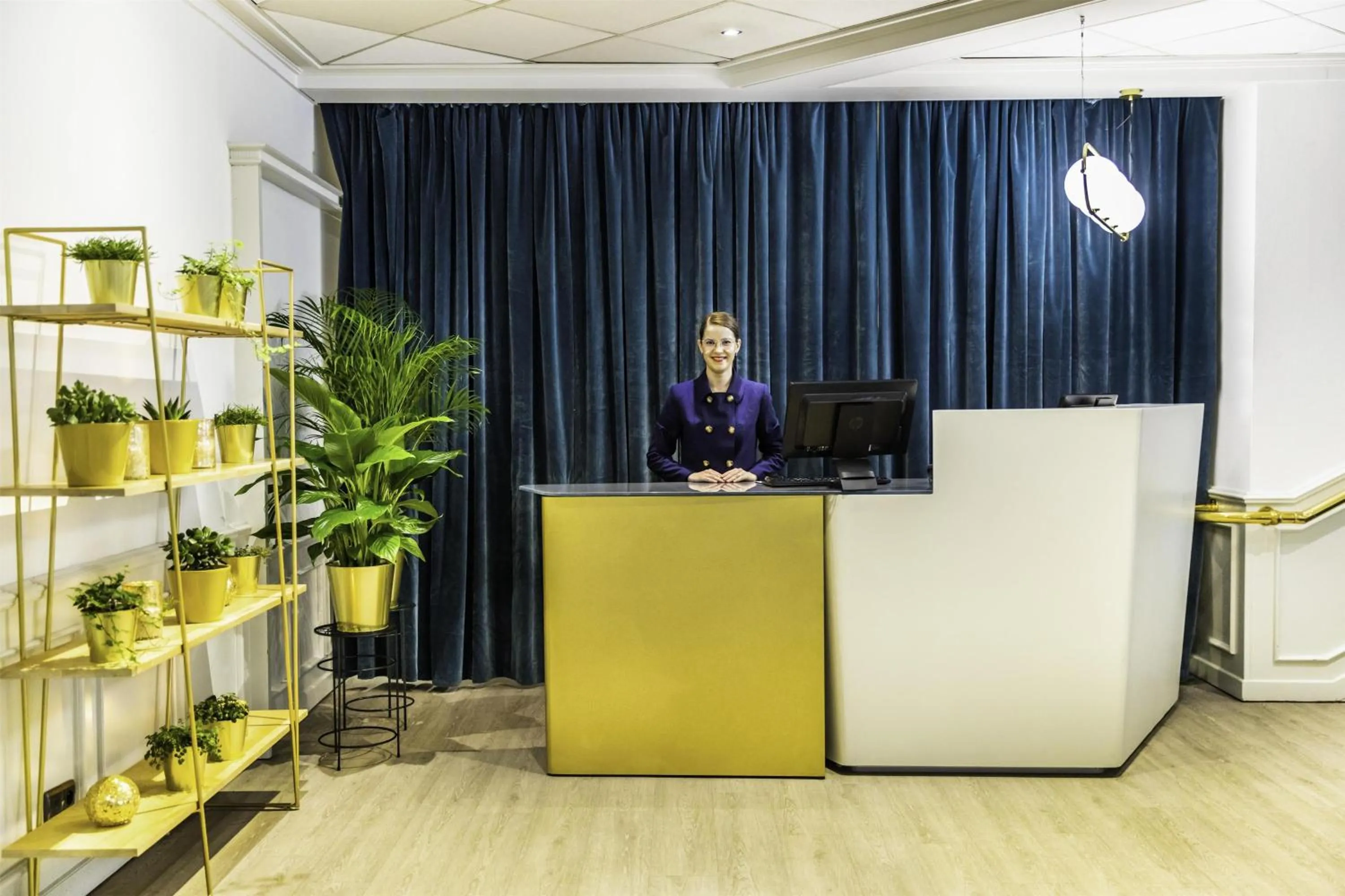 Lobby or reception in NH Brussels Stéphanie