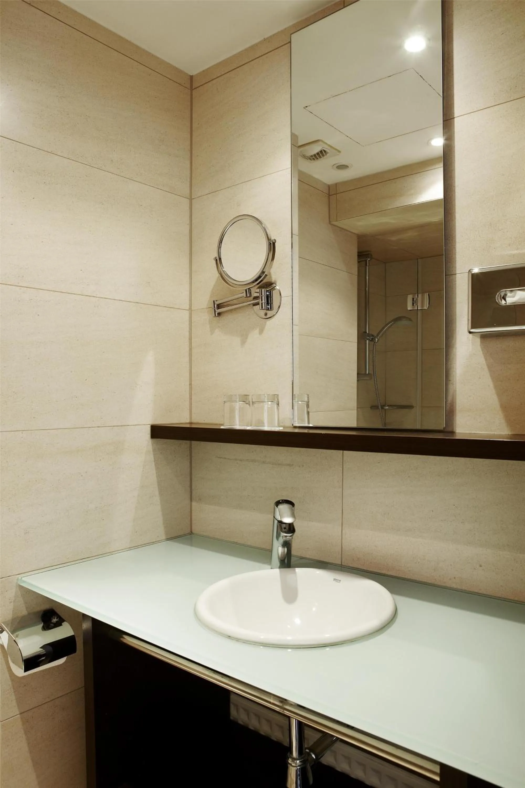 Bathroom in NH Brussels Stéphanie