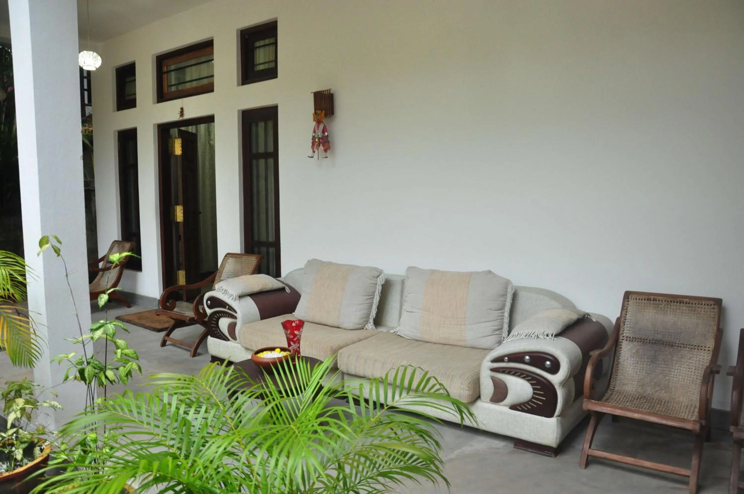 Patio in Butterfly Jewel