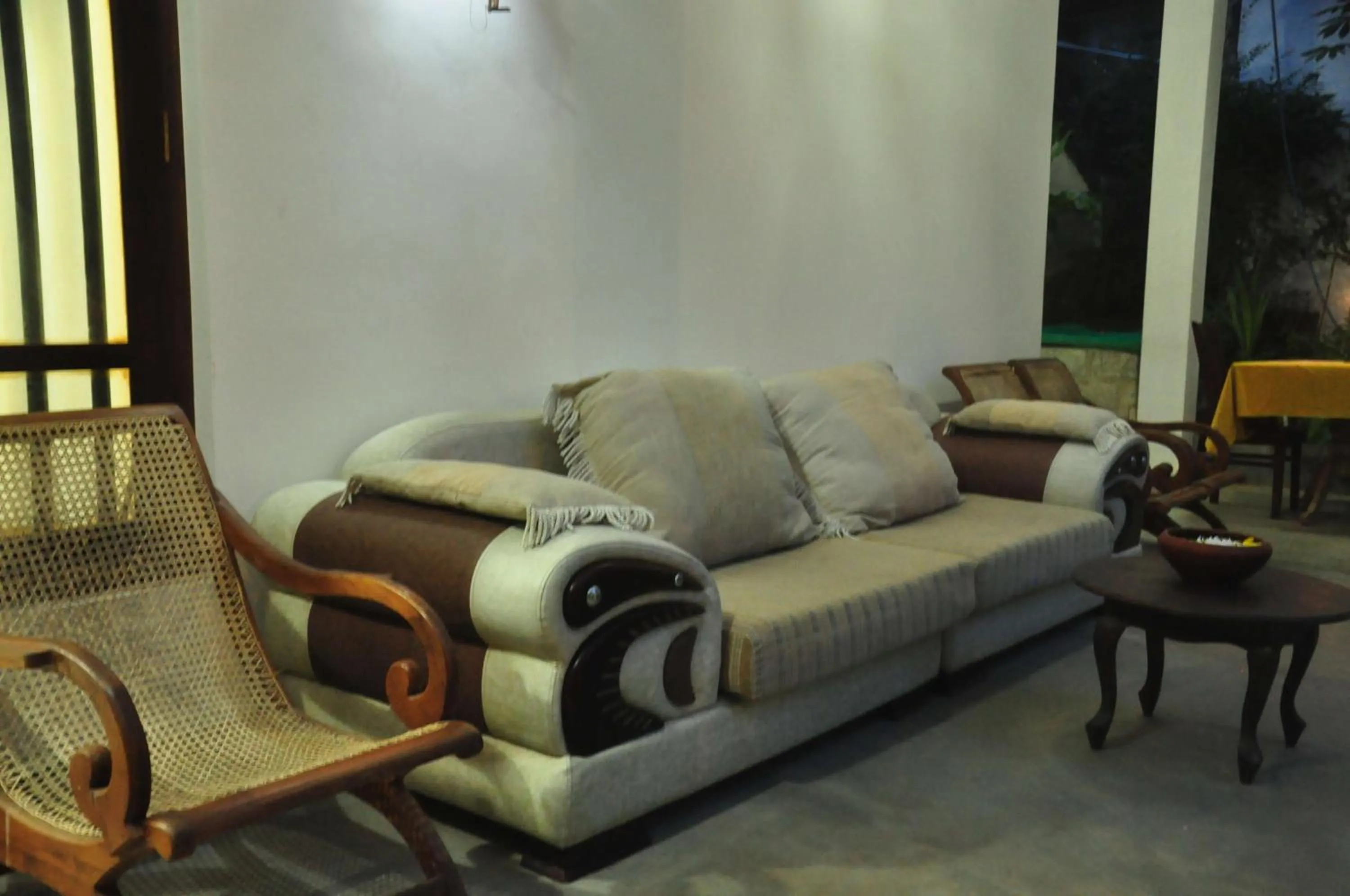 Patio in Butterfly Jewel