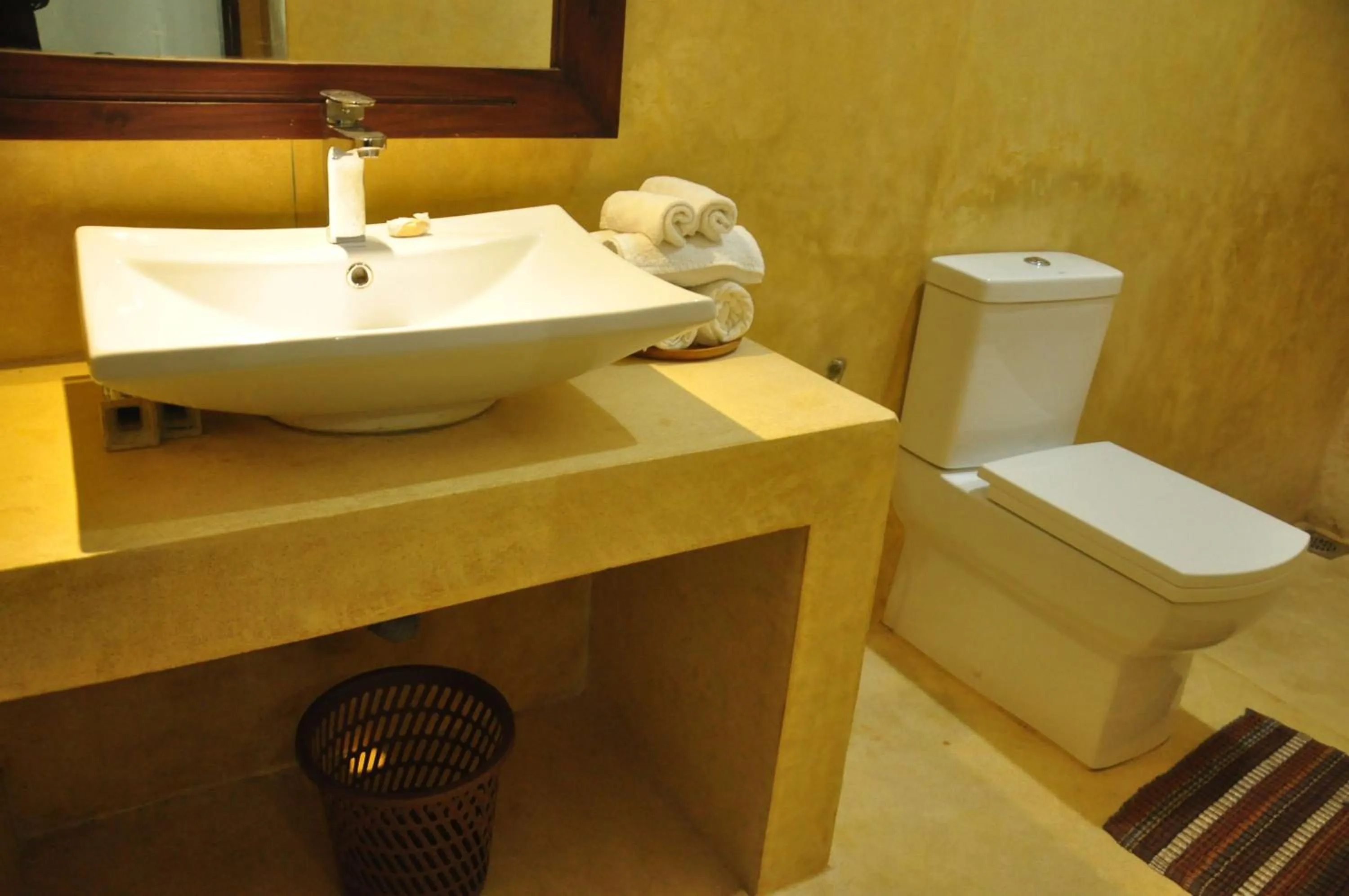 Toilet in Butterfly Jewel