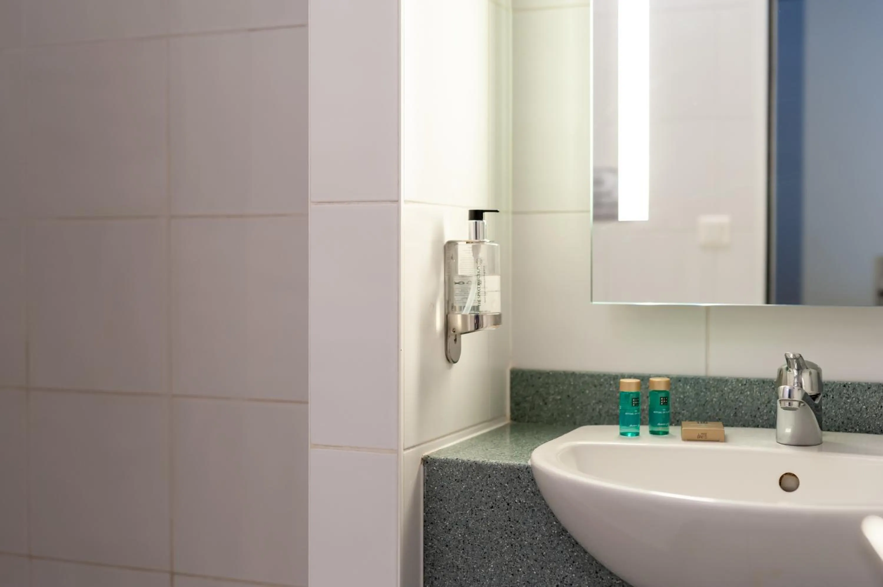 Bathroom in Hotel Docklands Antwerpen