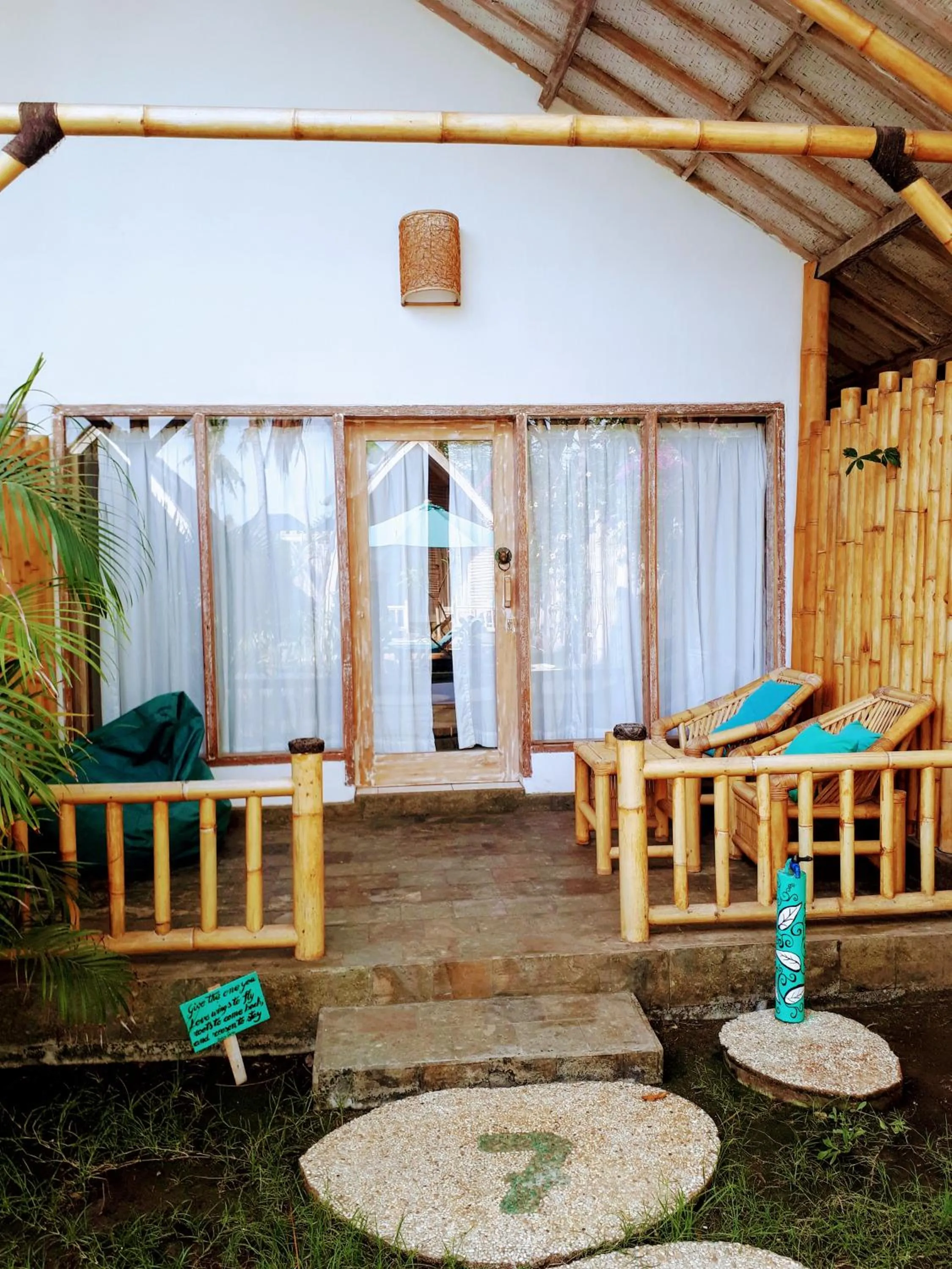 Pool view in Gili Matiki