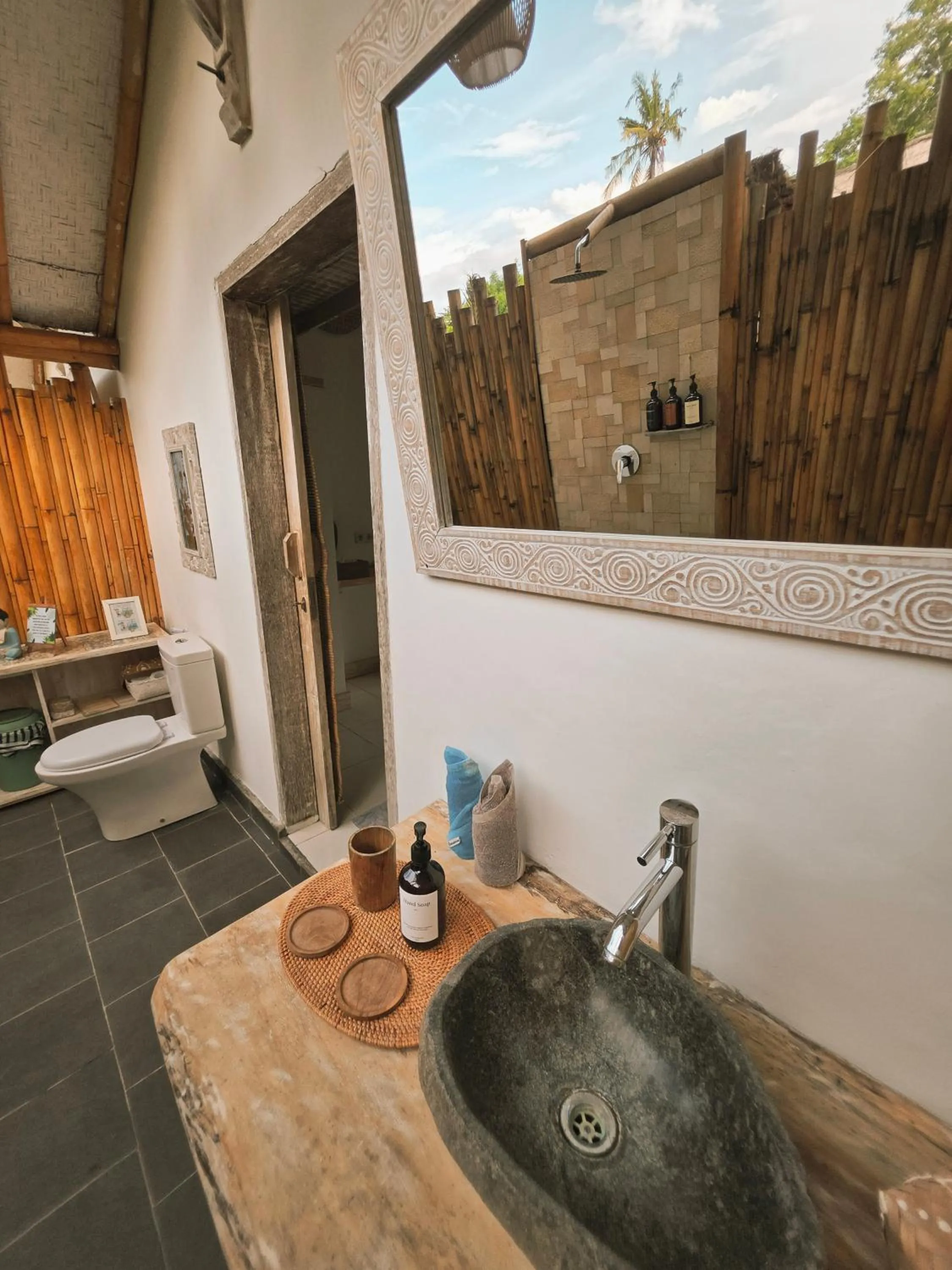 Toilet in Gili Matiki