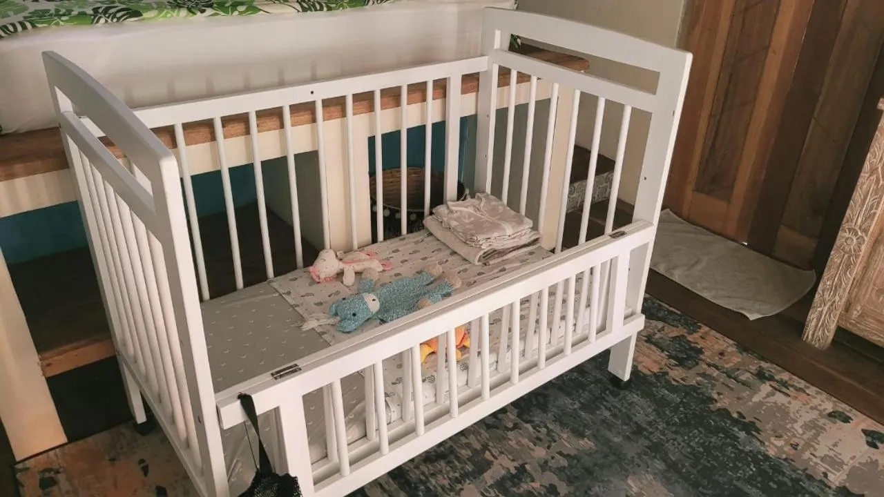 cot, Bed in Gili Matiki