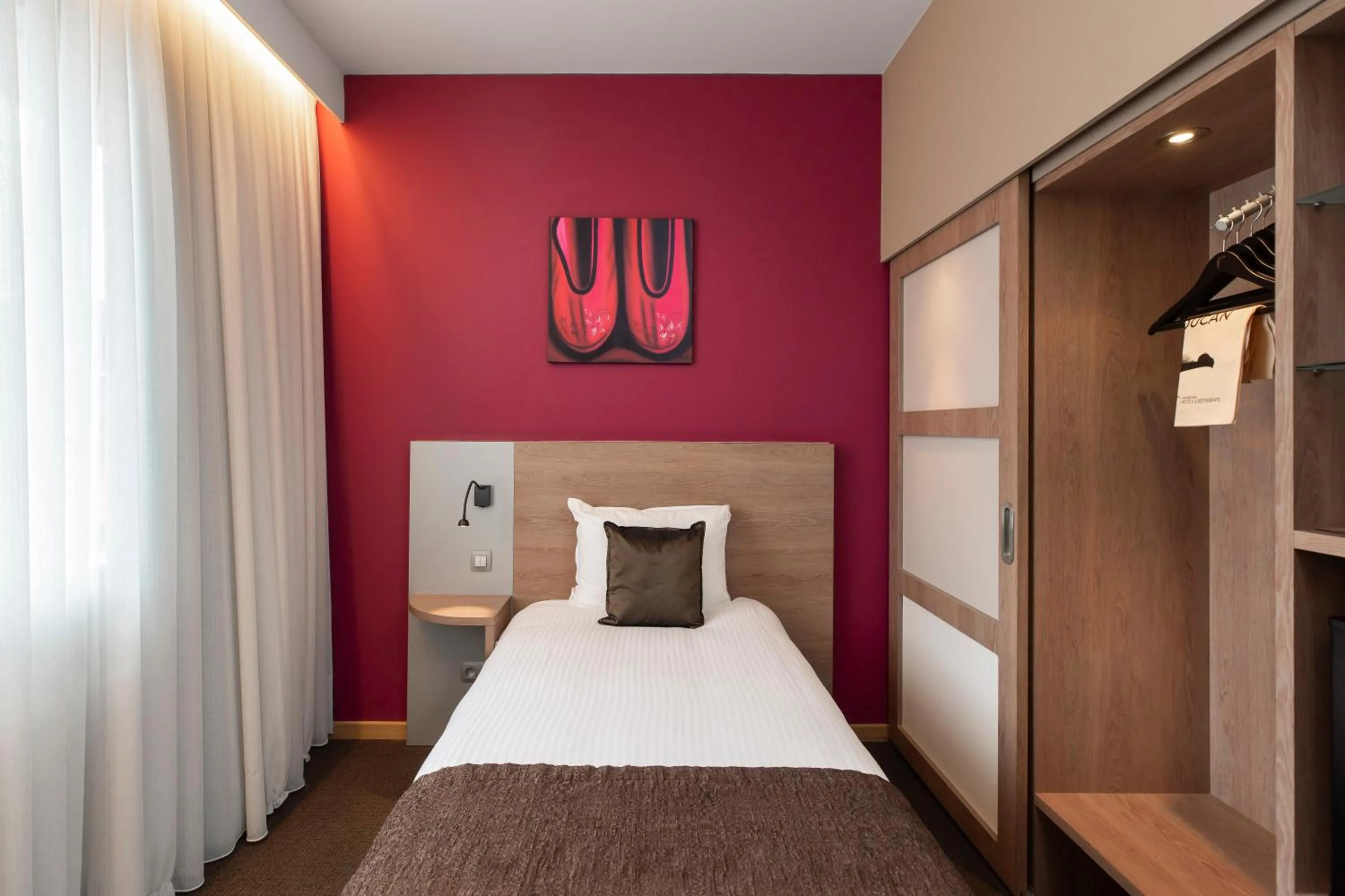 Bed in Van der Valk Waterloo