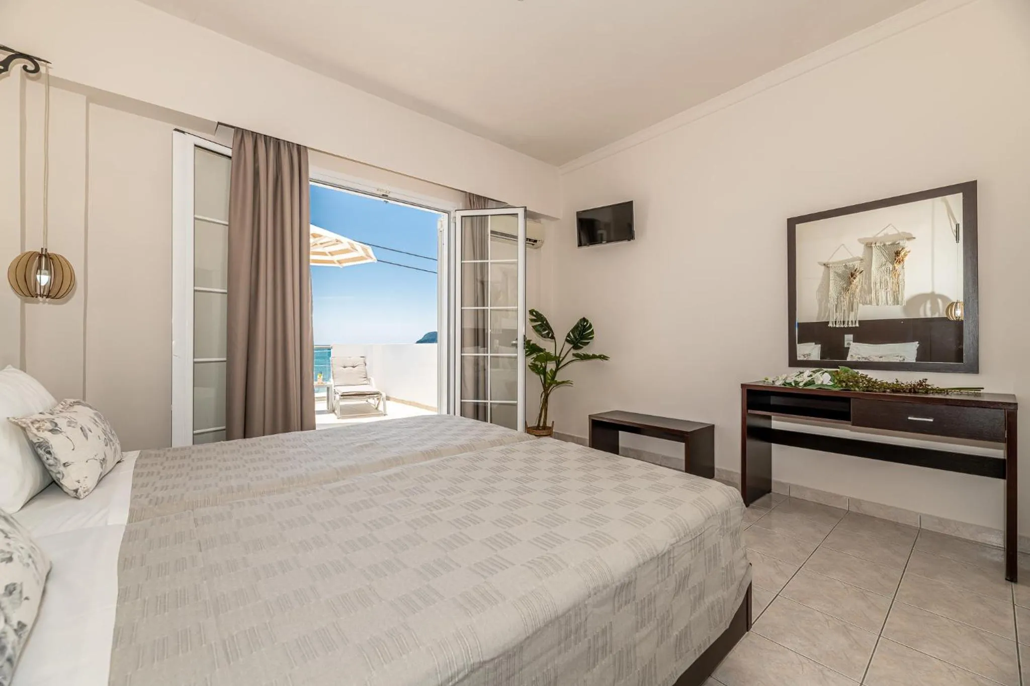 Mouria Studios & Apartments