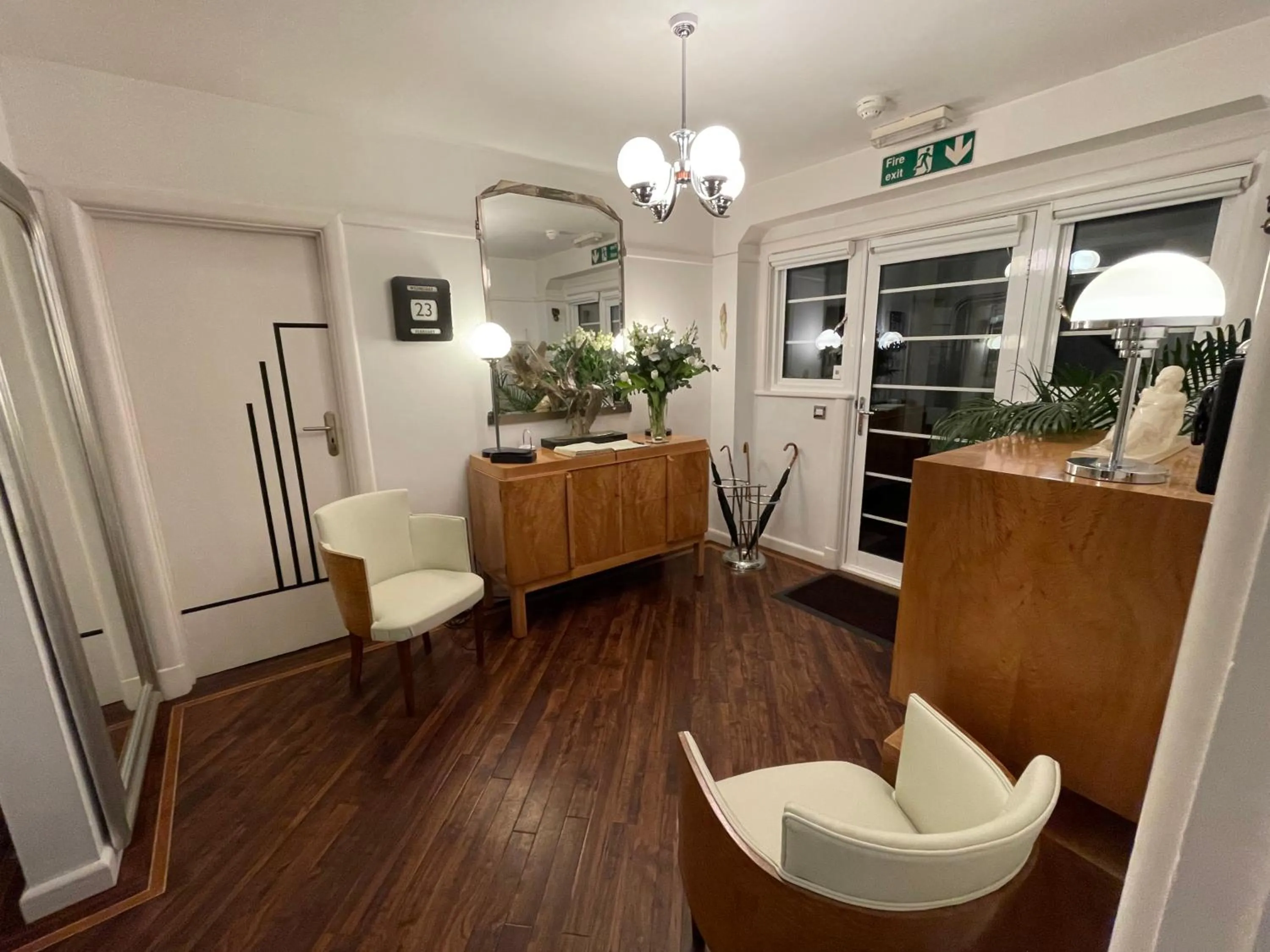 Facade/entrance in Milvil