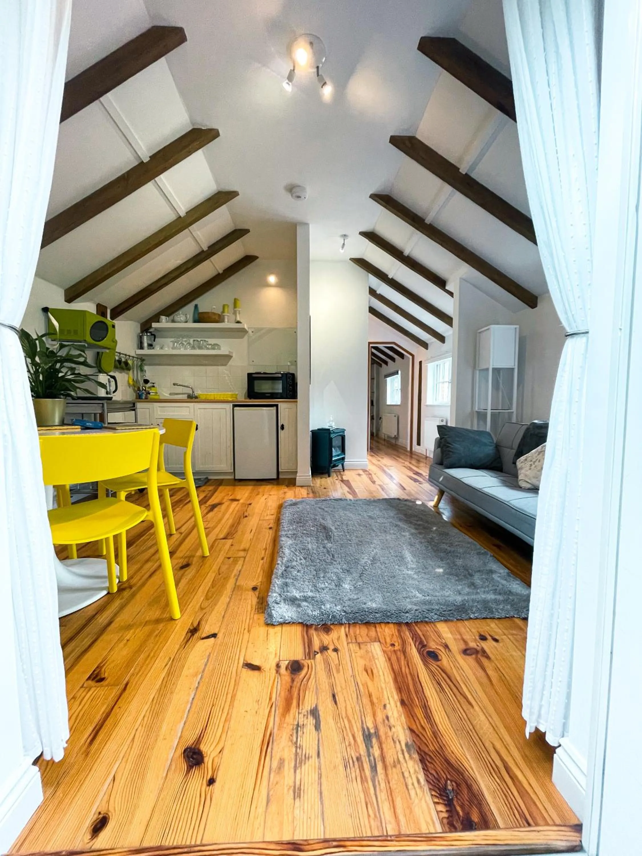 Living room, Bed in Holmdale Holiday Cottages