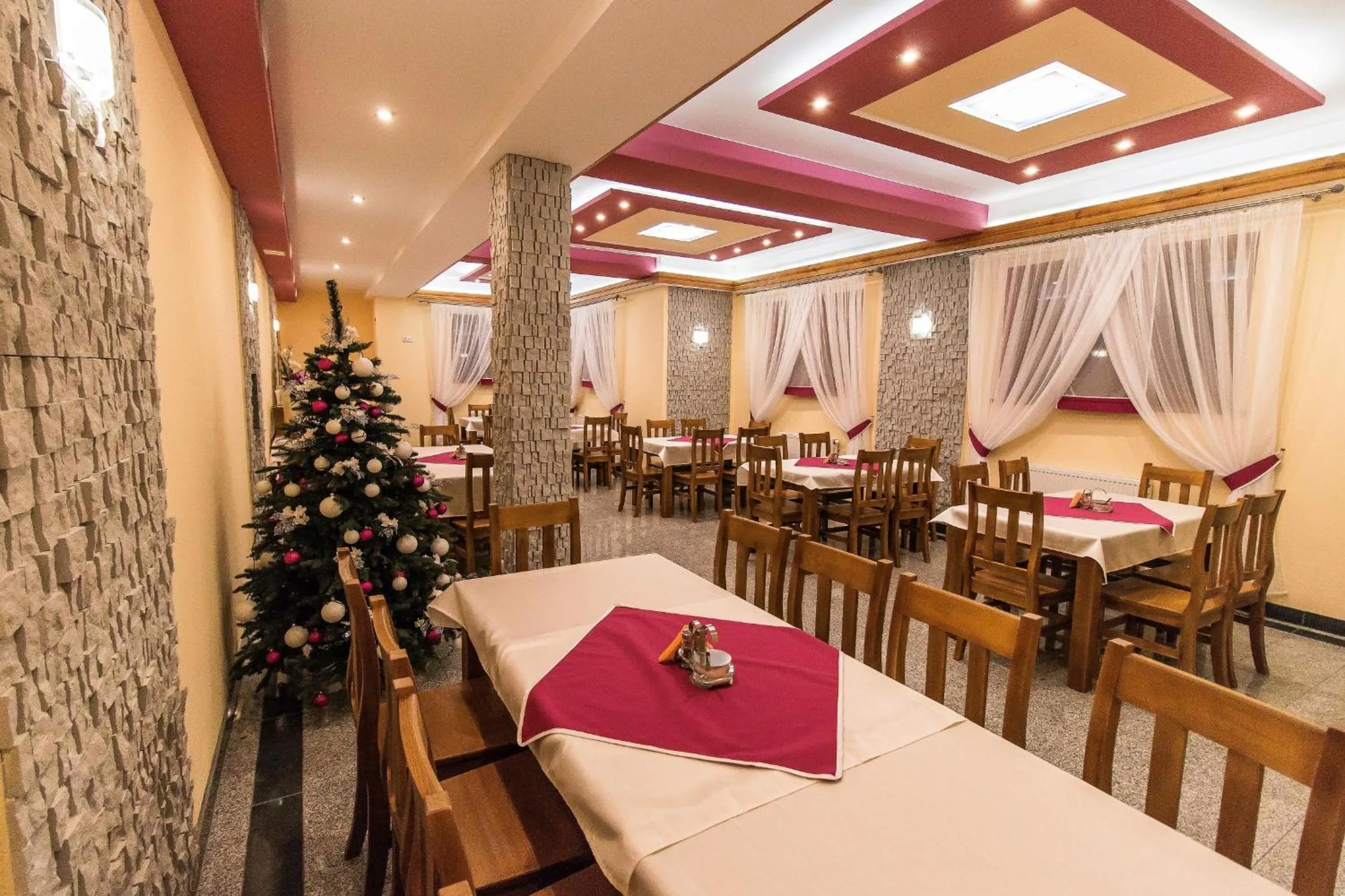 Restaurant/places to eat in Dom Wczasowy Na Szczycie