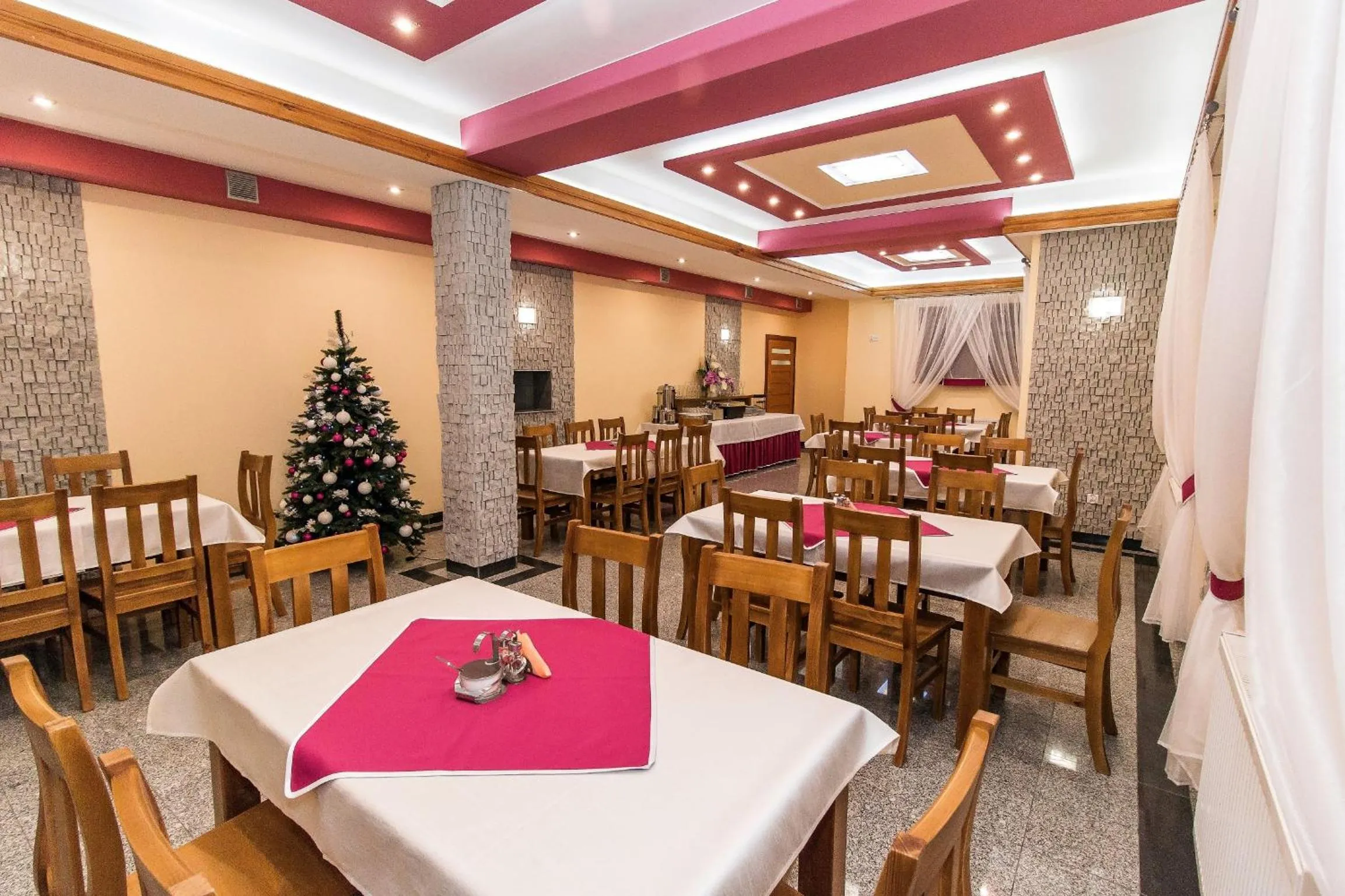 Restaurant/places to eat in Dom Wczasowy Na Szczycie