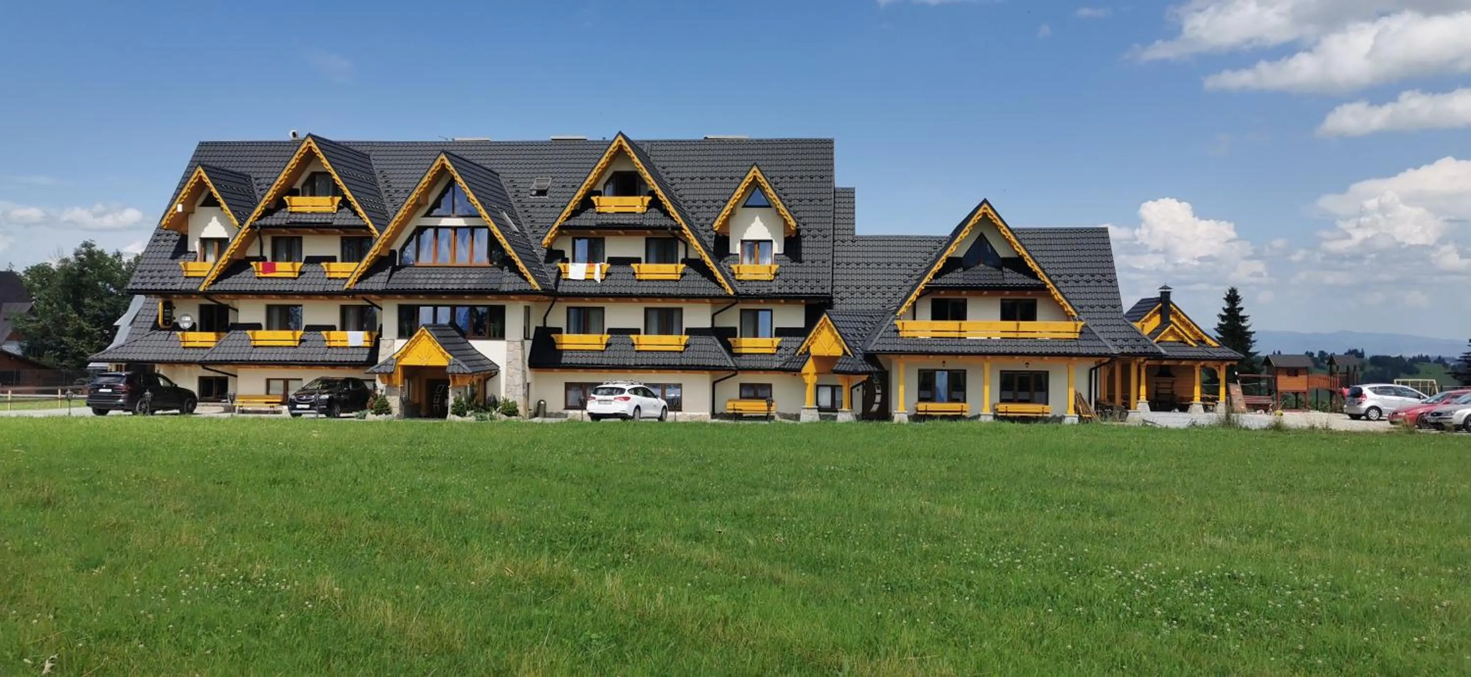 Property building in Dom Wczasowy Na Szczycie