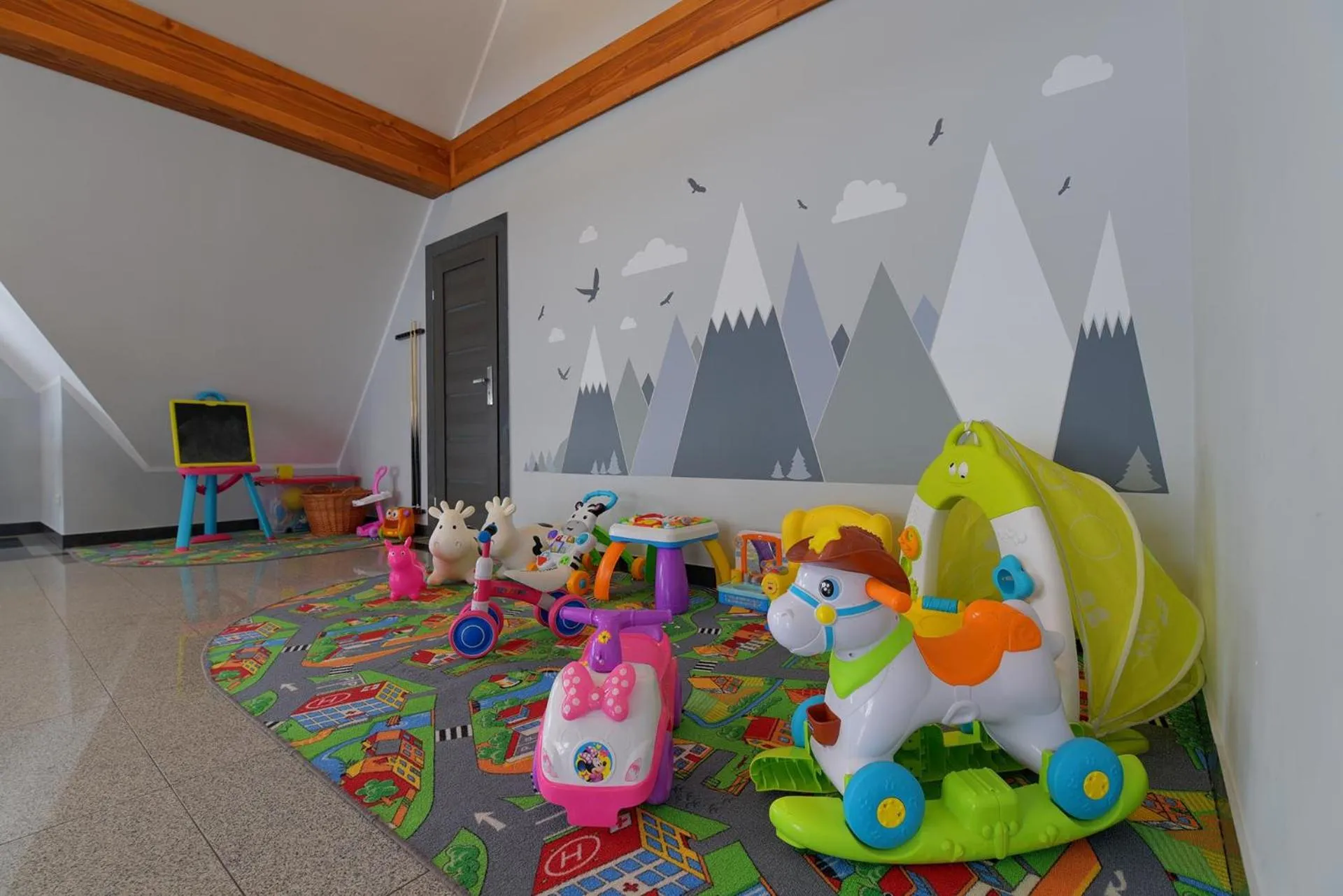 young children in Dom Wczasowy Na Szczycie