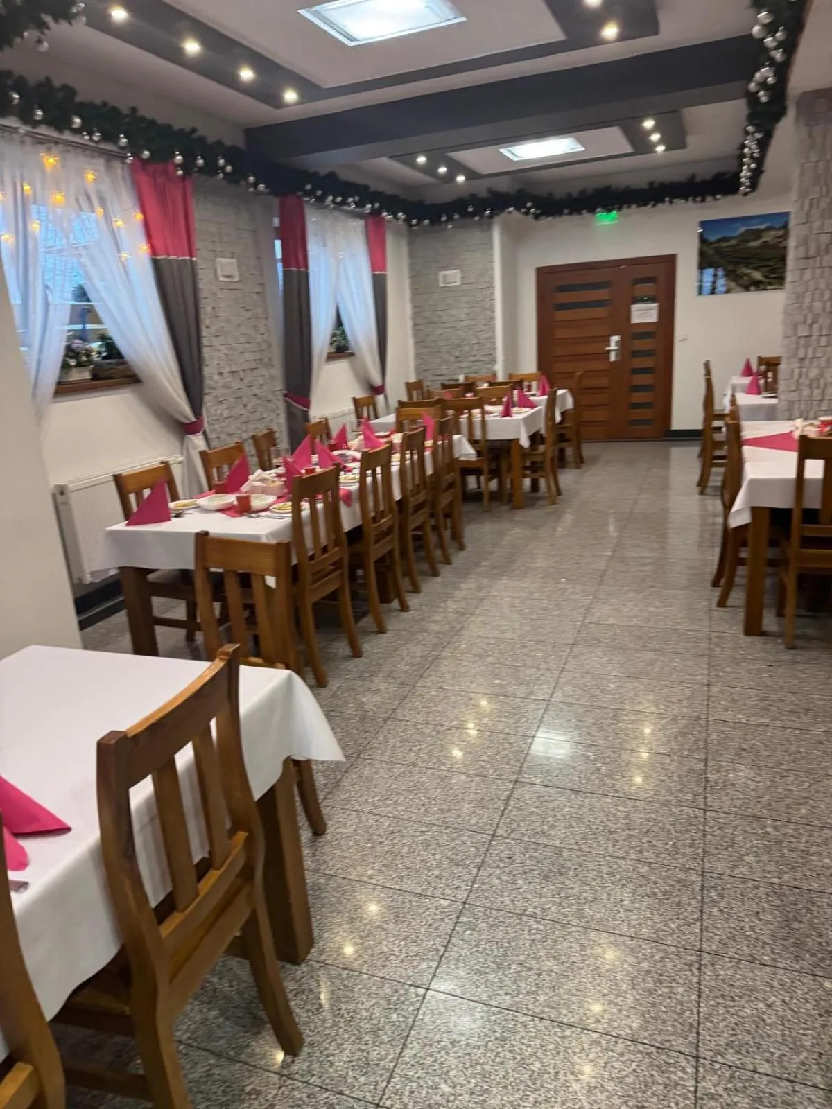 Restaurant/places to eat in Dom Wczasowy Na Szczycie