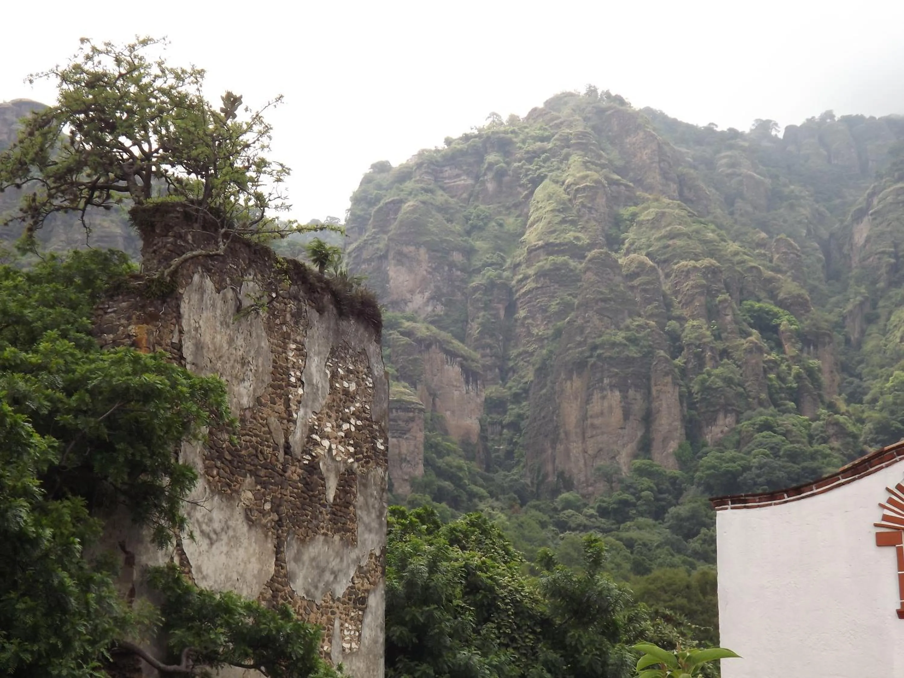 Property building in Hospedaje San Antonio Tepoztlán.