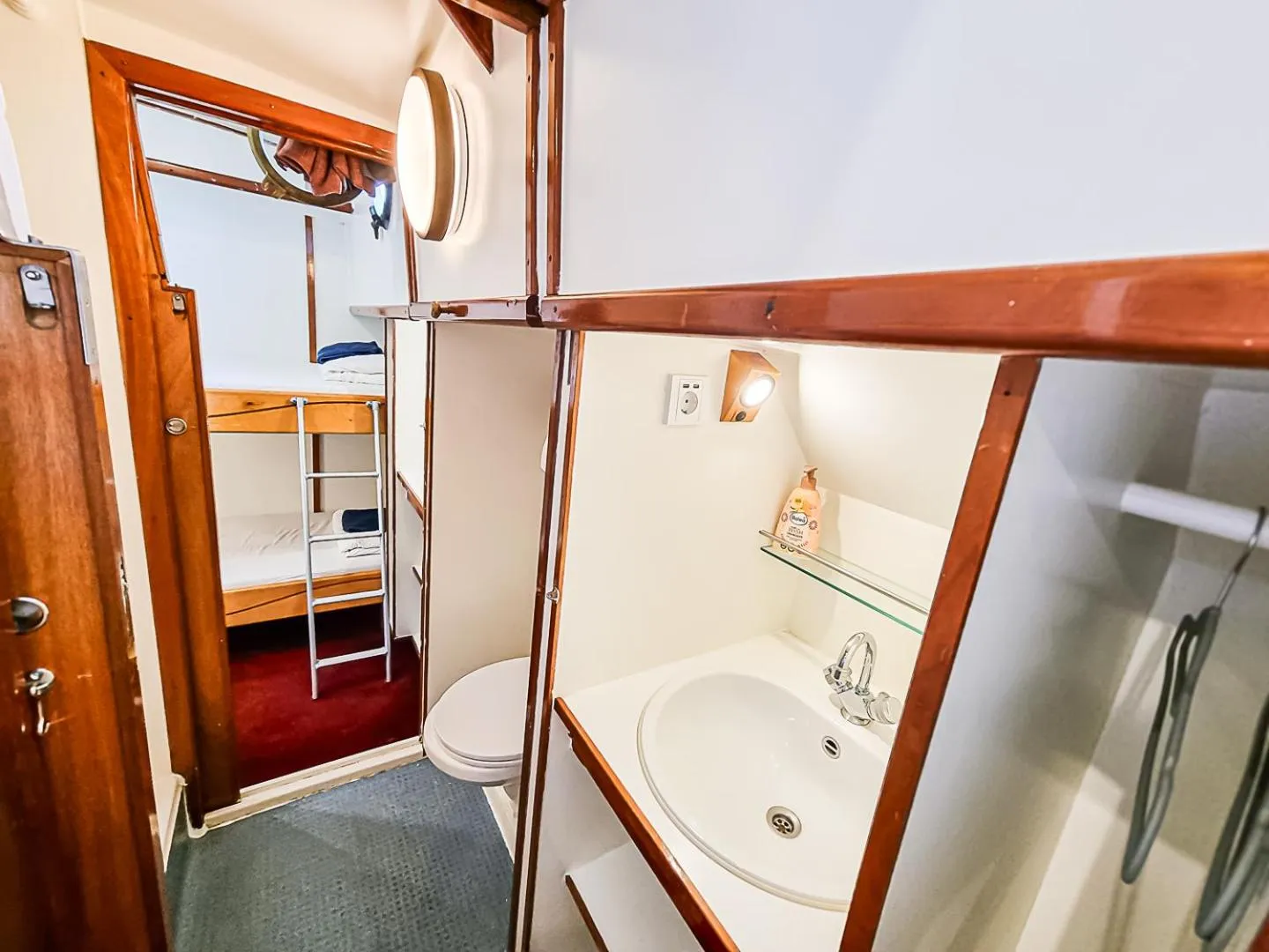 Shower in The Cabin @ MPS Noorderzon